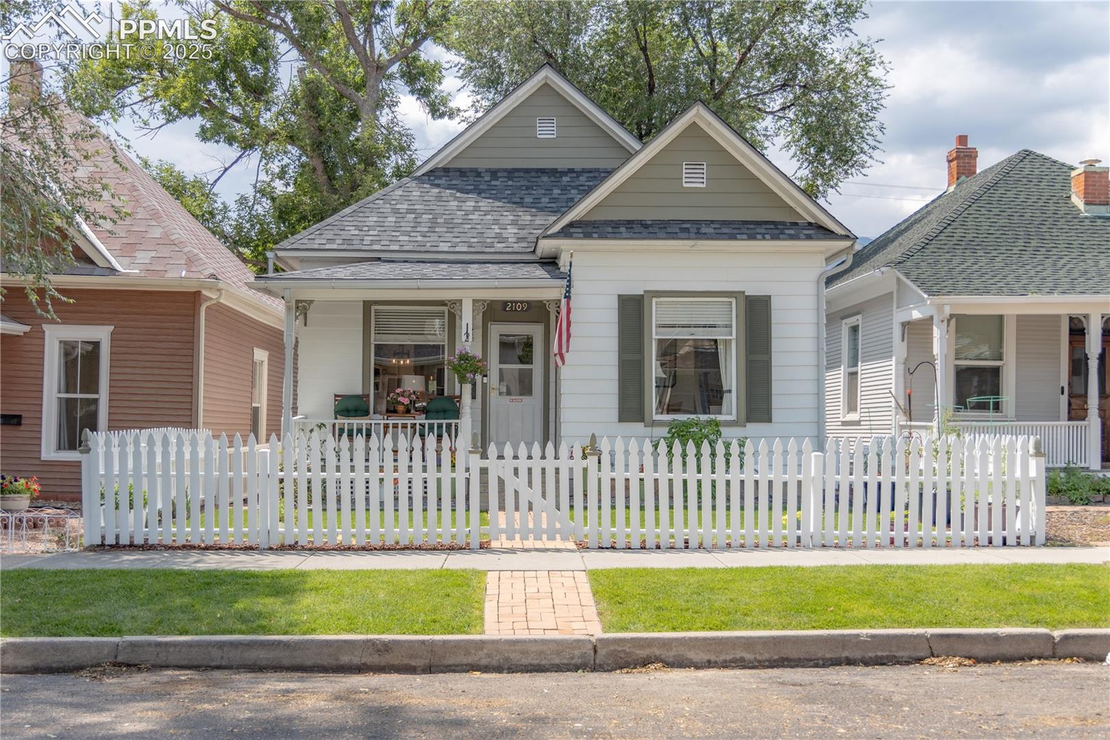 2109 W Pikes Peak Avenue
