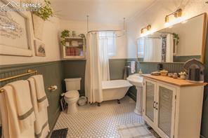 2109 W Pikes Peak Avenue