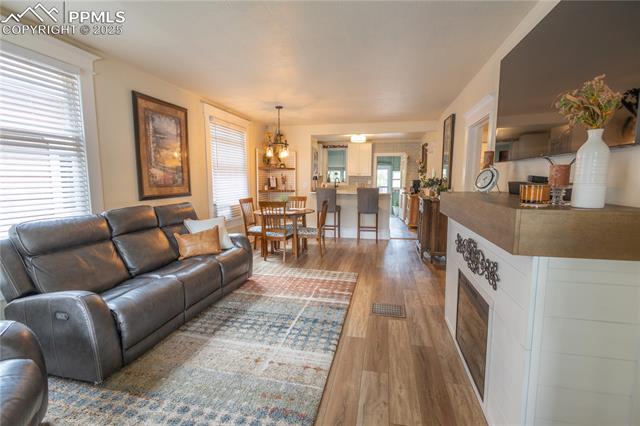 2109 W Pikes Peak Avenue