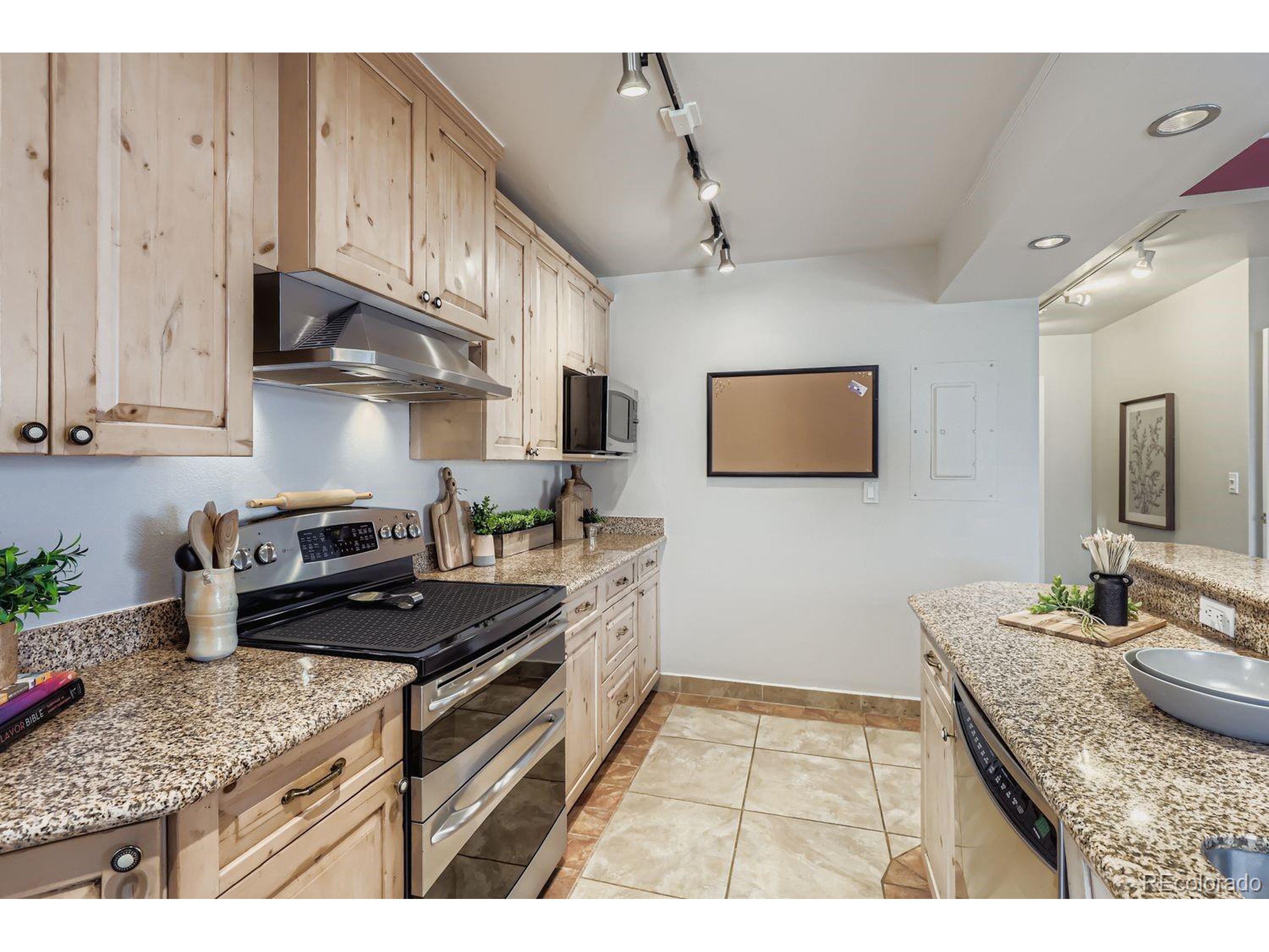 1625 Larimer St 1007