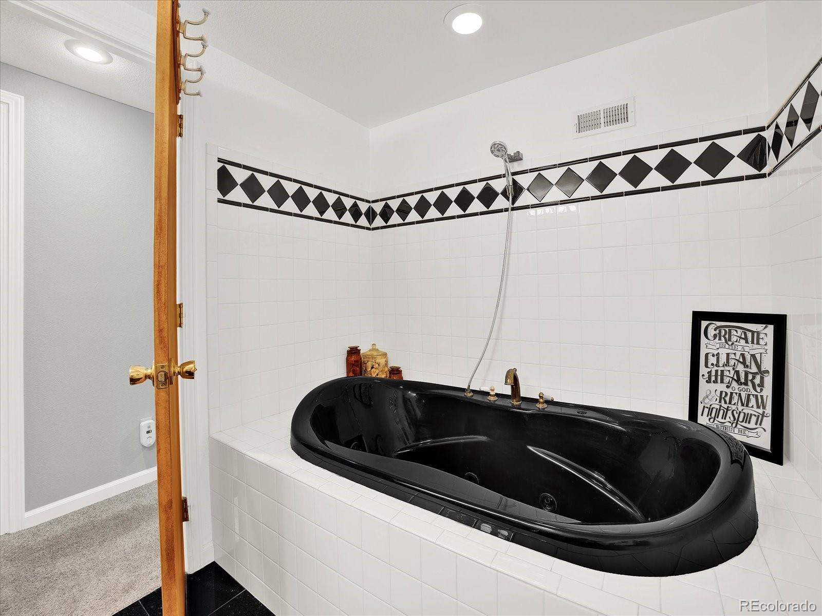 5230 E Kensington Avenue