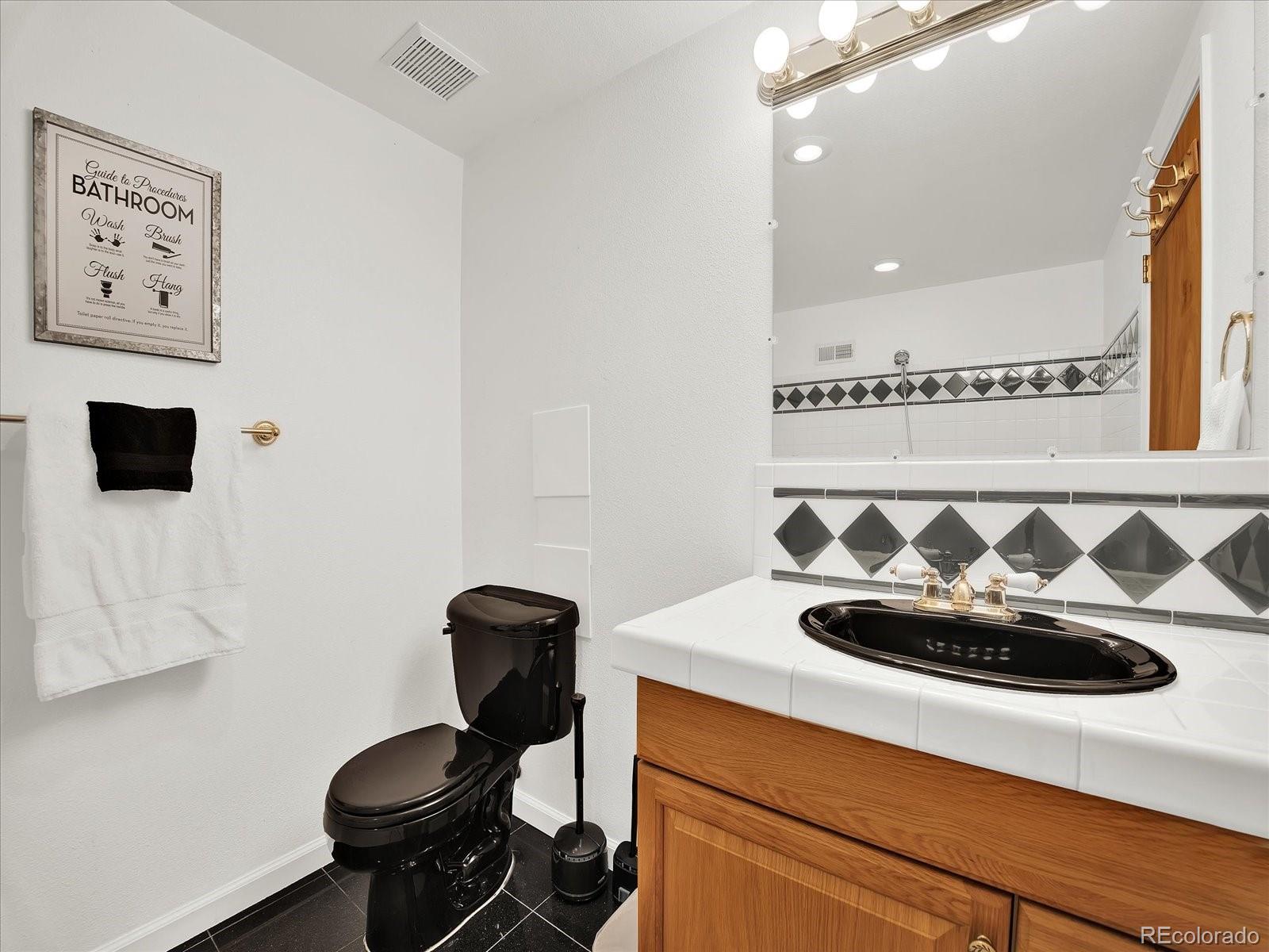 5230 E Kensington Avenue