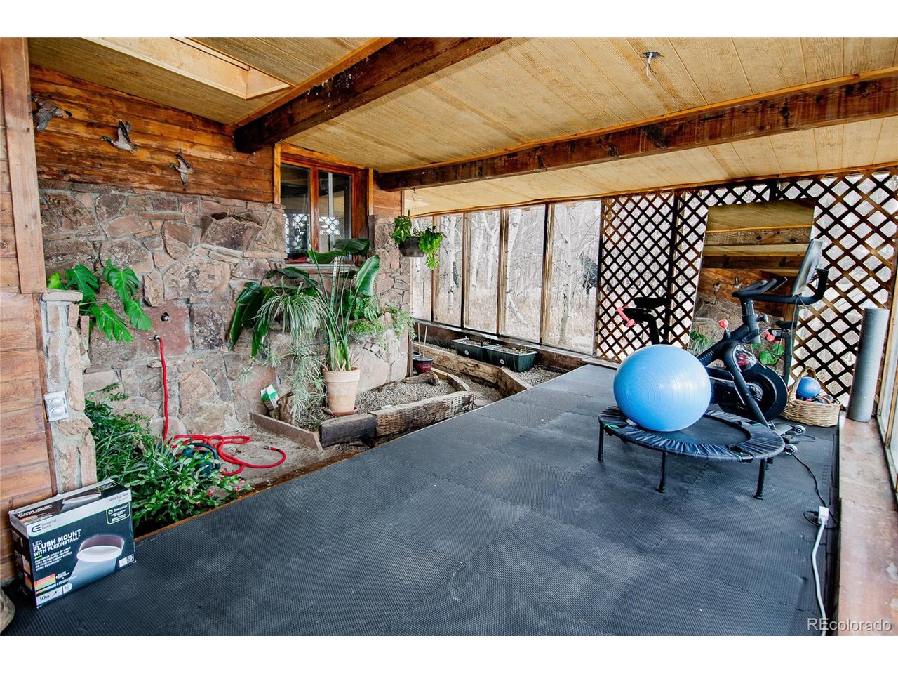 325 Rangeview Dr