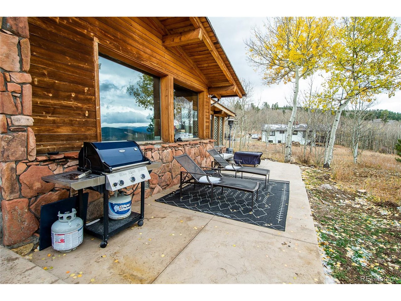 325 Rangeview Dr