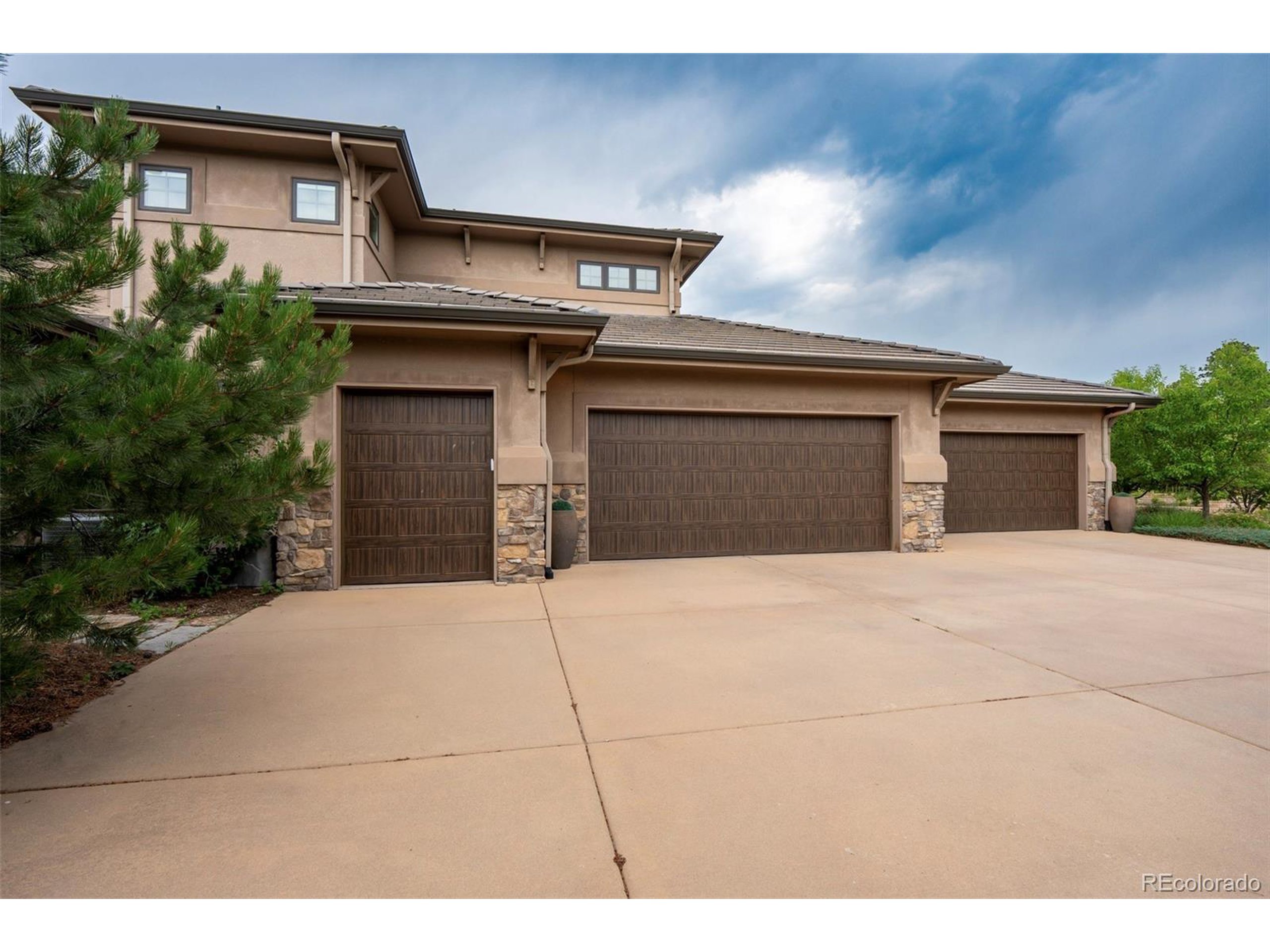 1575 Vine Cliff Hts