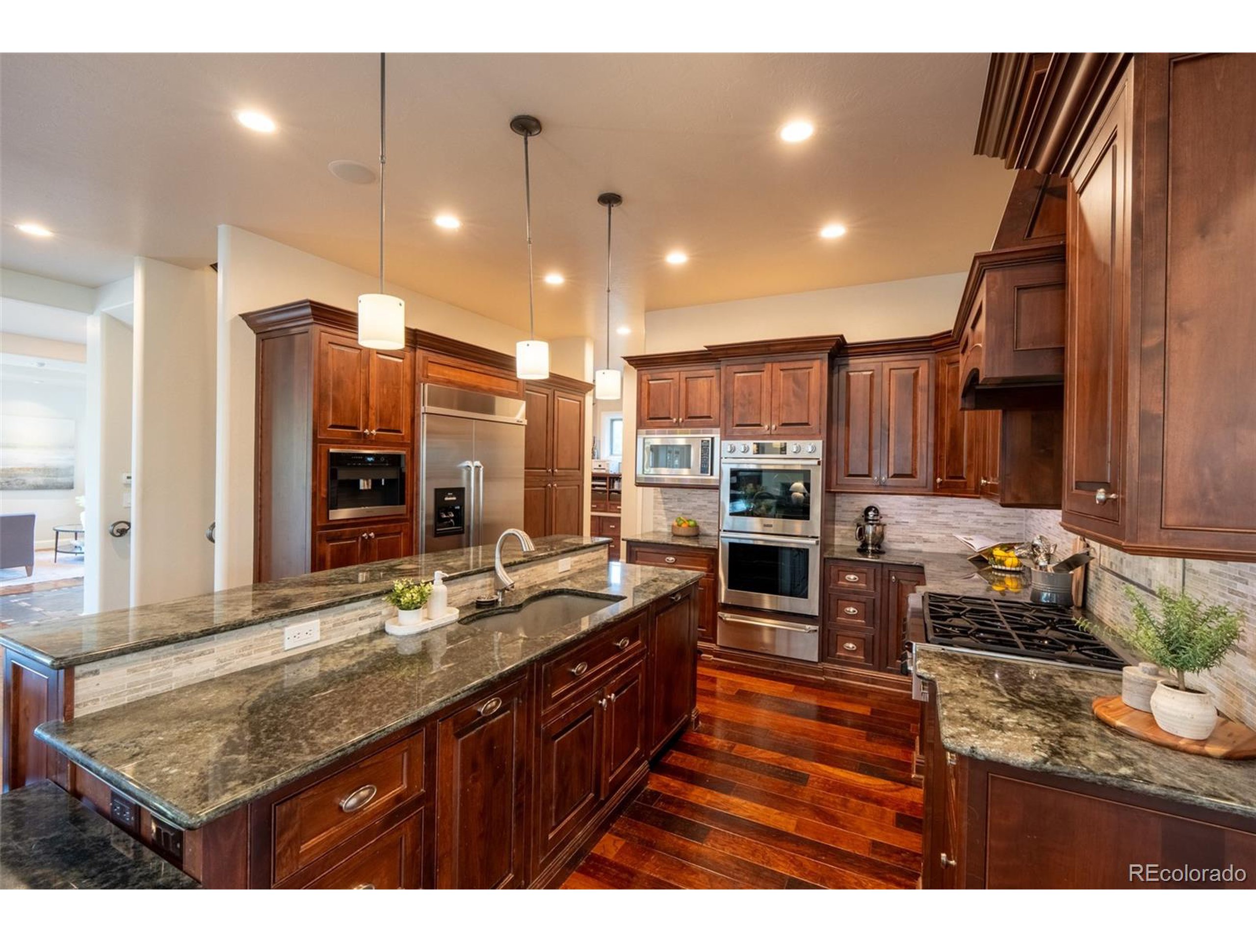 1575 Vine Cliff Hts