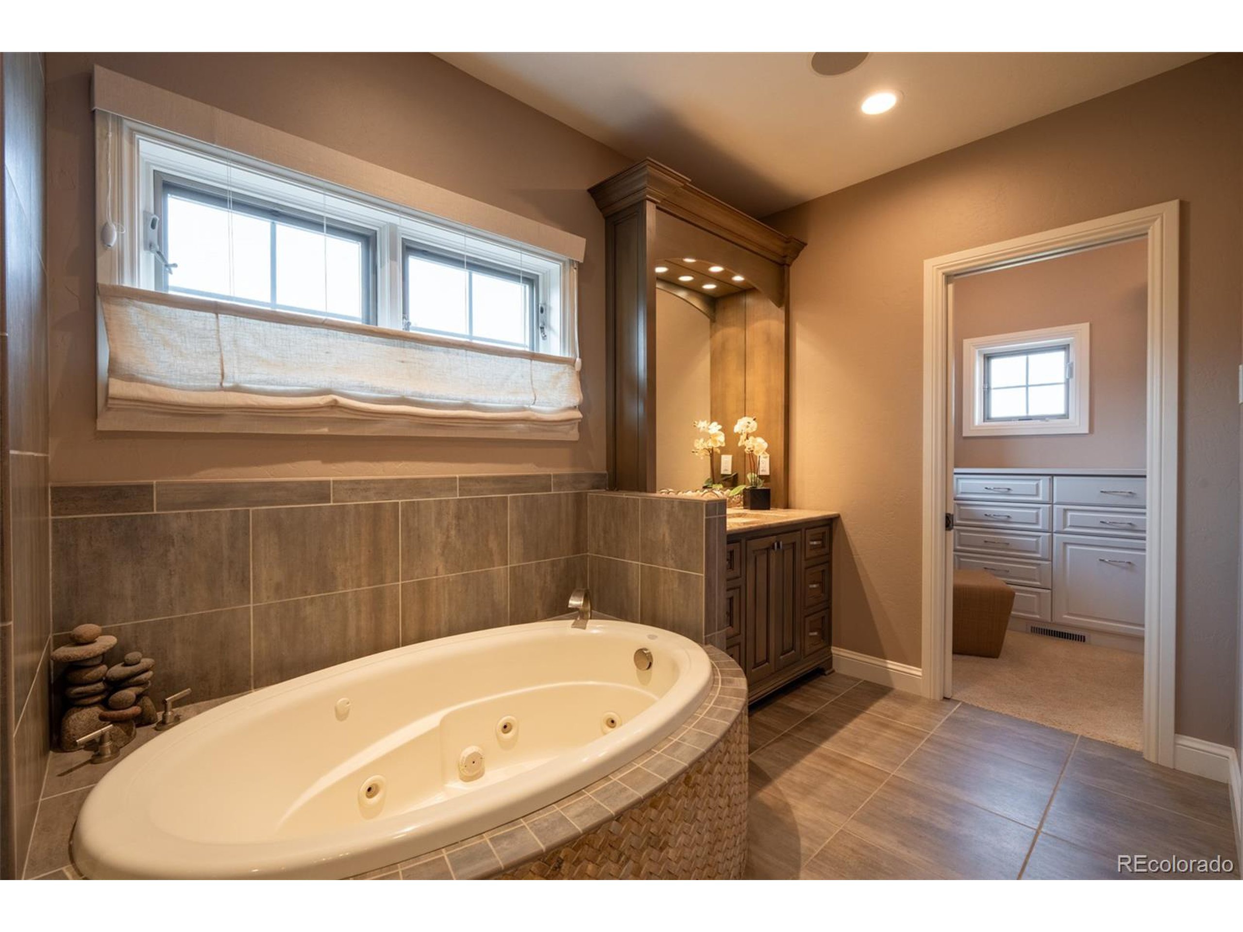 1575 Vine Cliff Hts