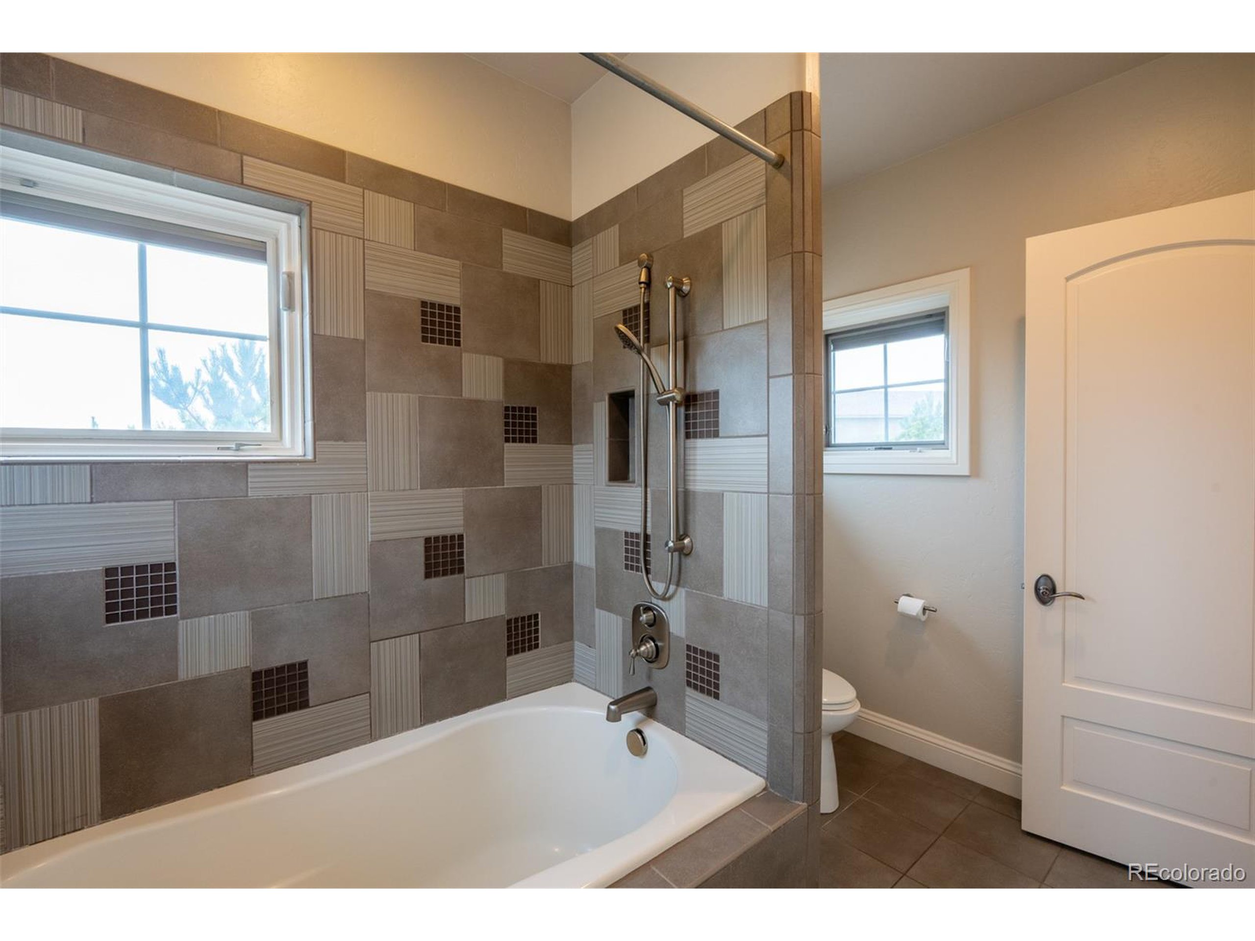1575 Vine Cliff Hts