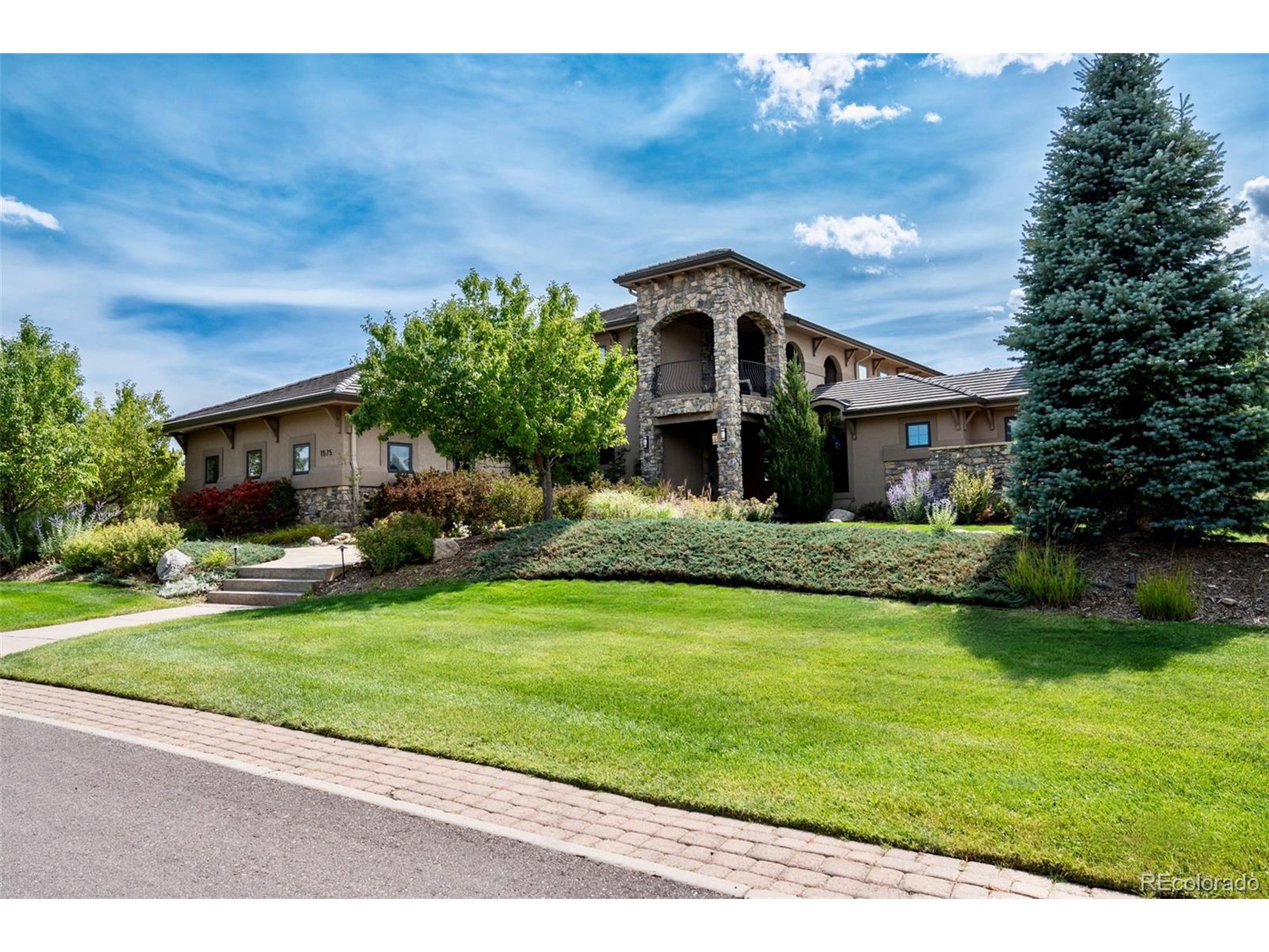 1575 Vine Cliff Hts