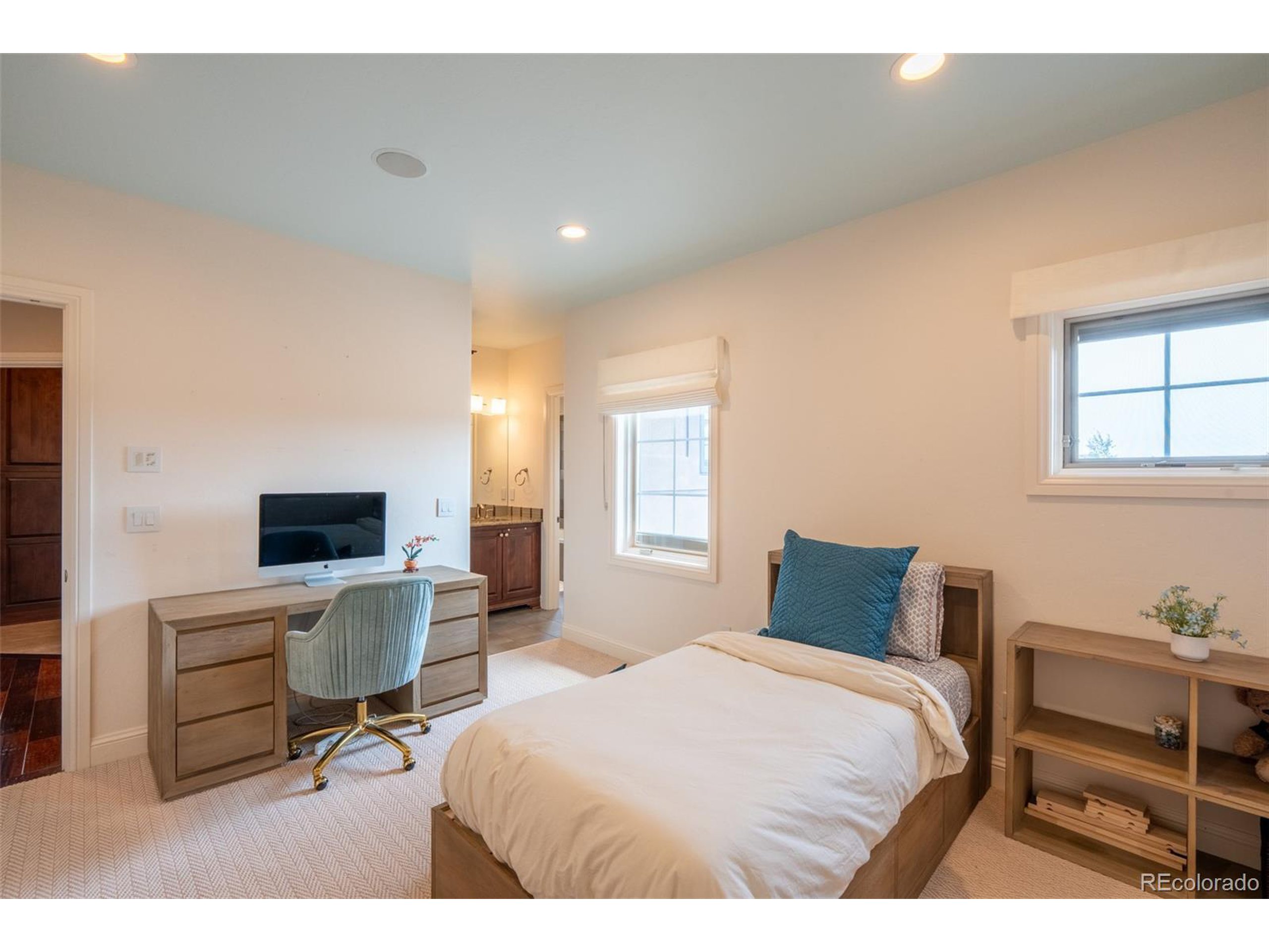 1575 Vine Cliff Hts