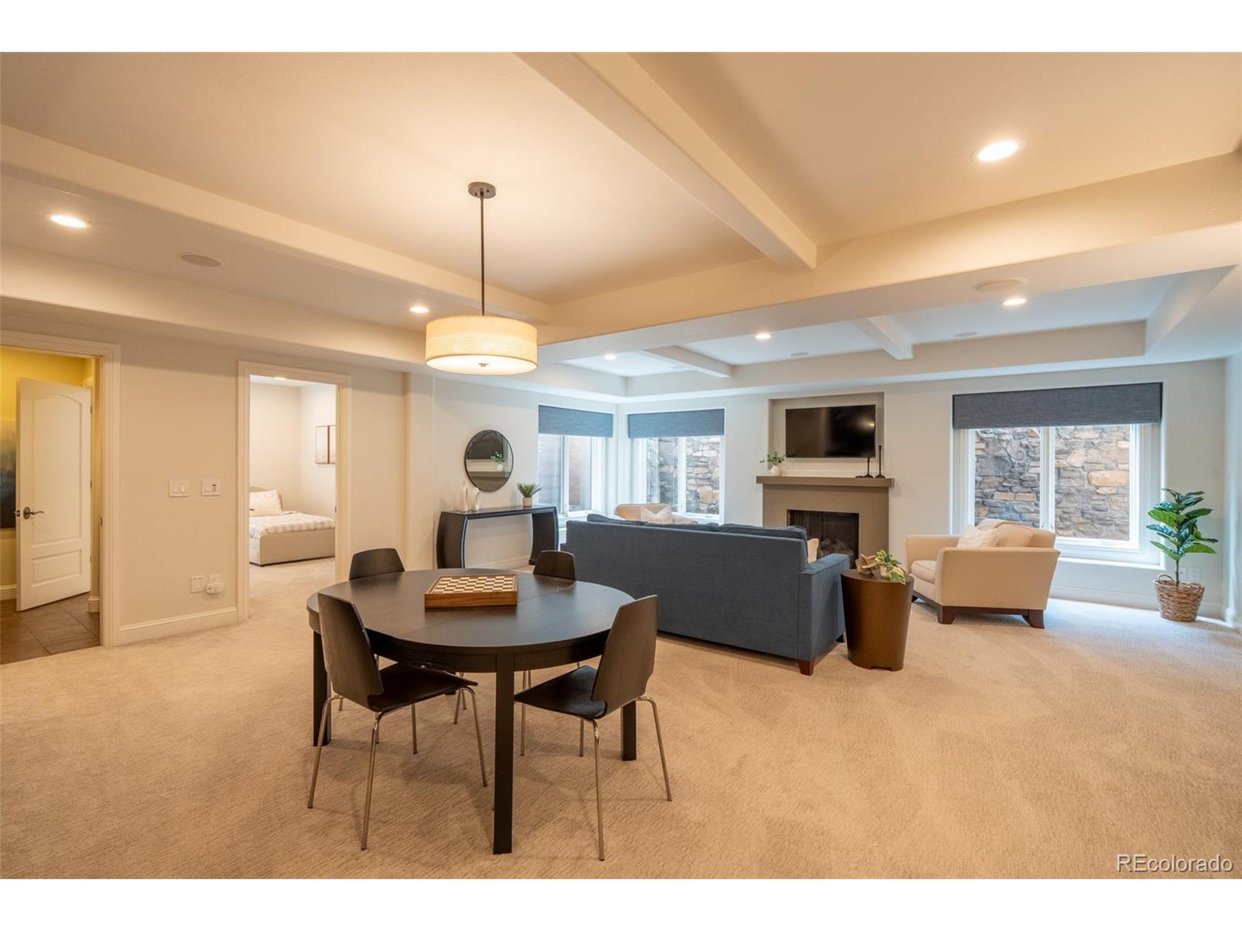 1575 Vine Cliff Hts