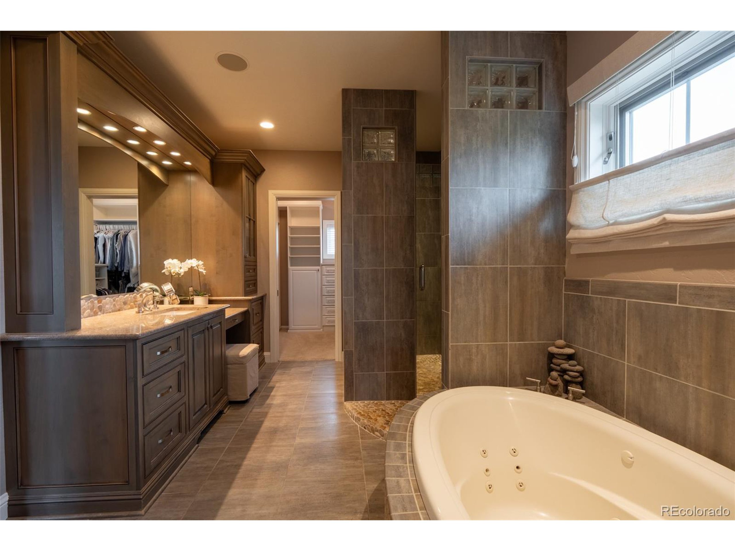1575 Vine Cliff Hts
