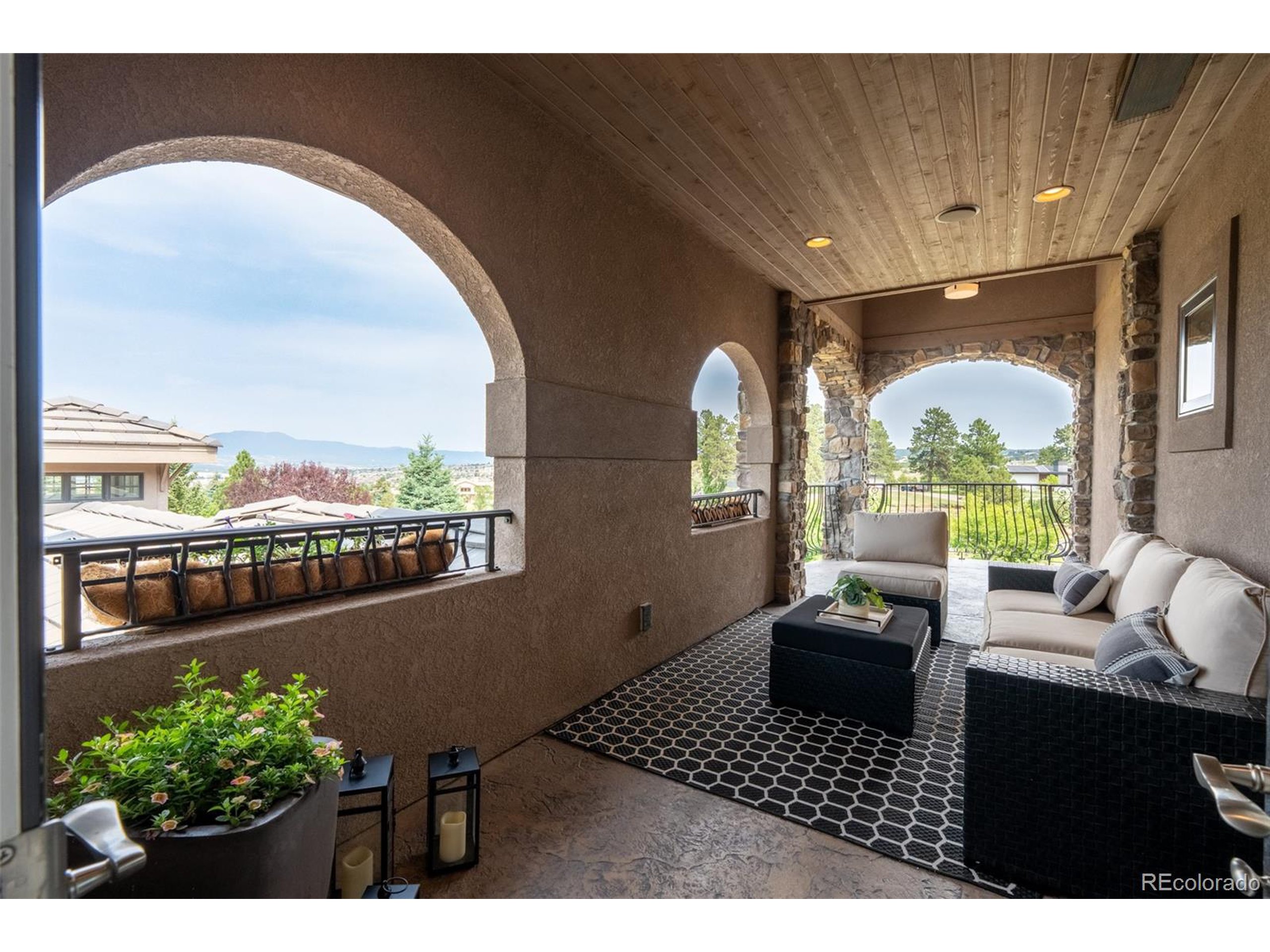1575 Vine Cliff Hts