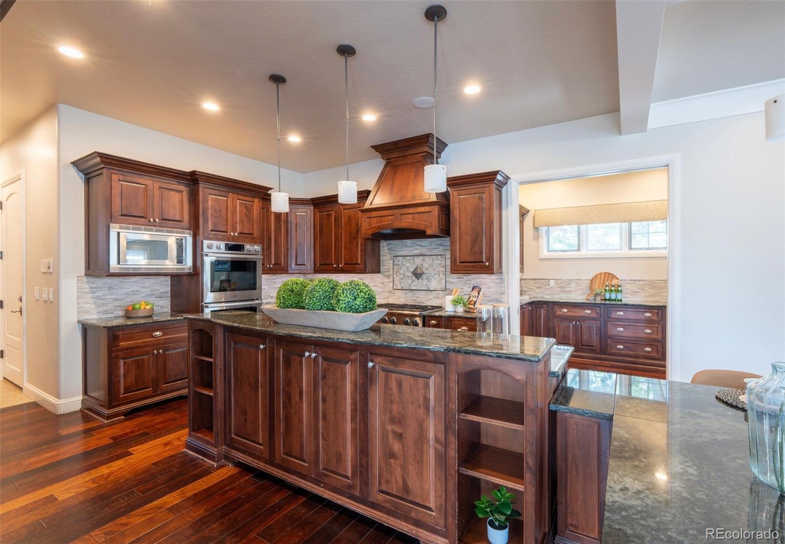 1575 Vine Cliff Heights