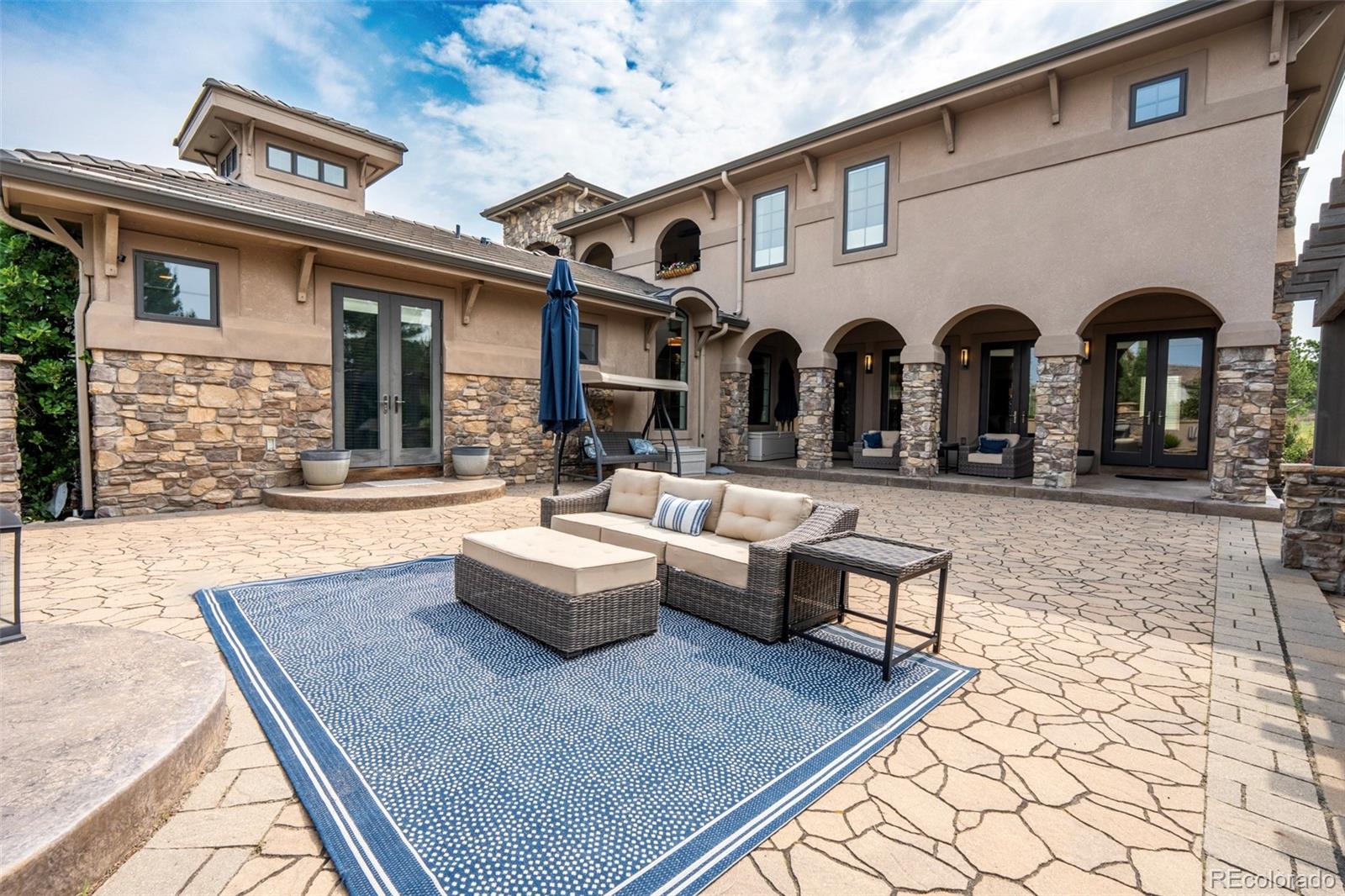 1575 Vine Cliff Heights