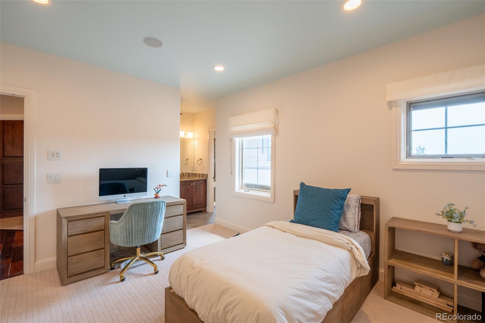 1575 Vine Cliff Heights