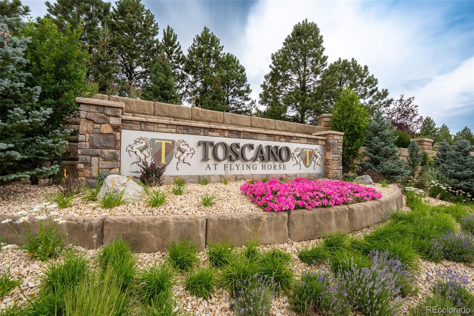 1575 Vine Cliff Heights