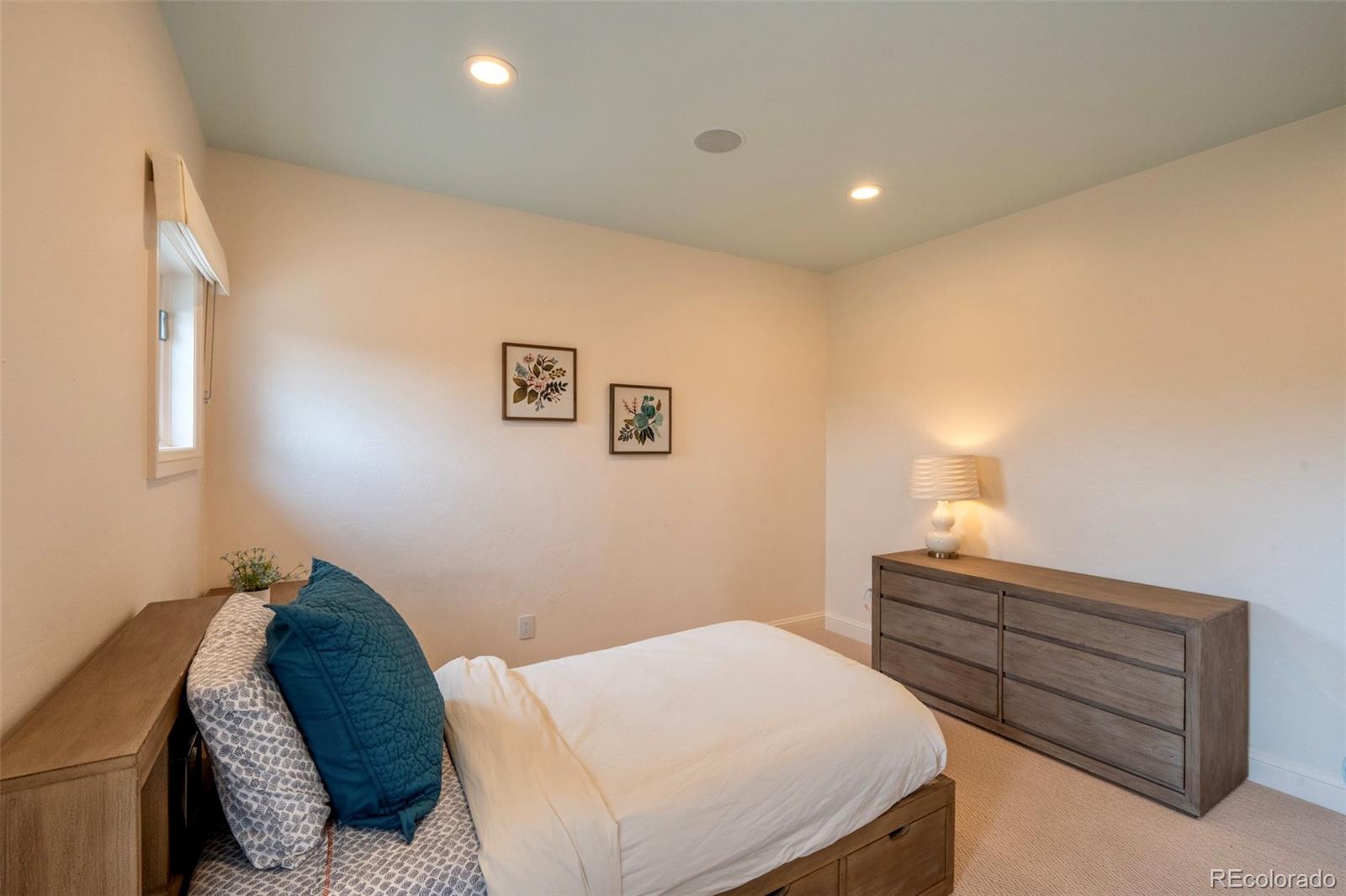 1575 Vine Cliff Heights