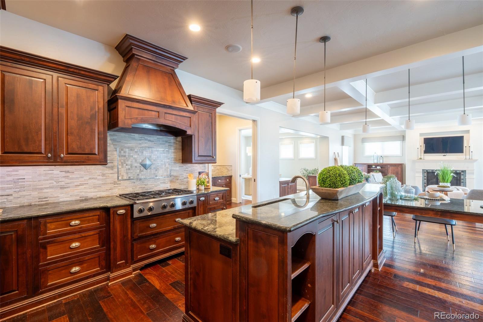 1575 Vine Cliff Heights