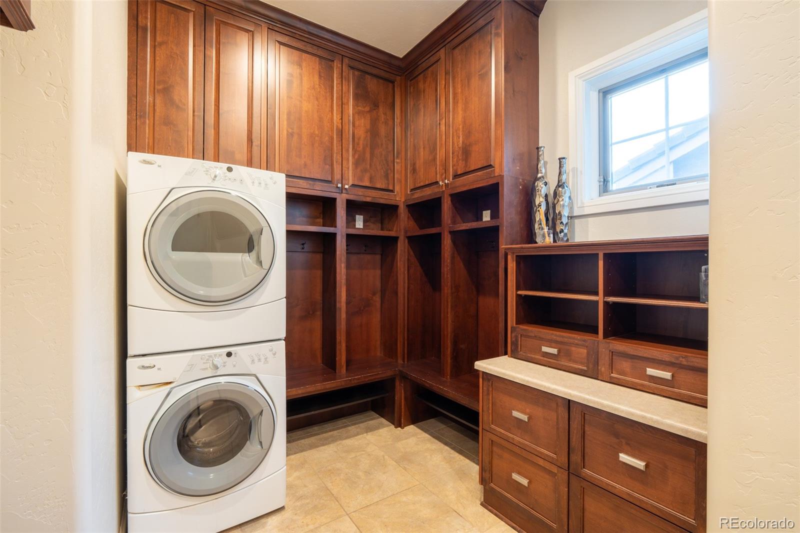 1575 Vine Cliff Heights