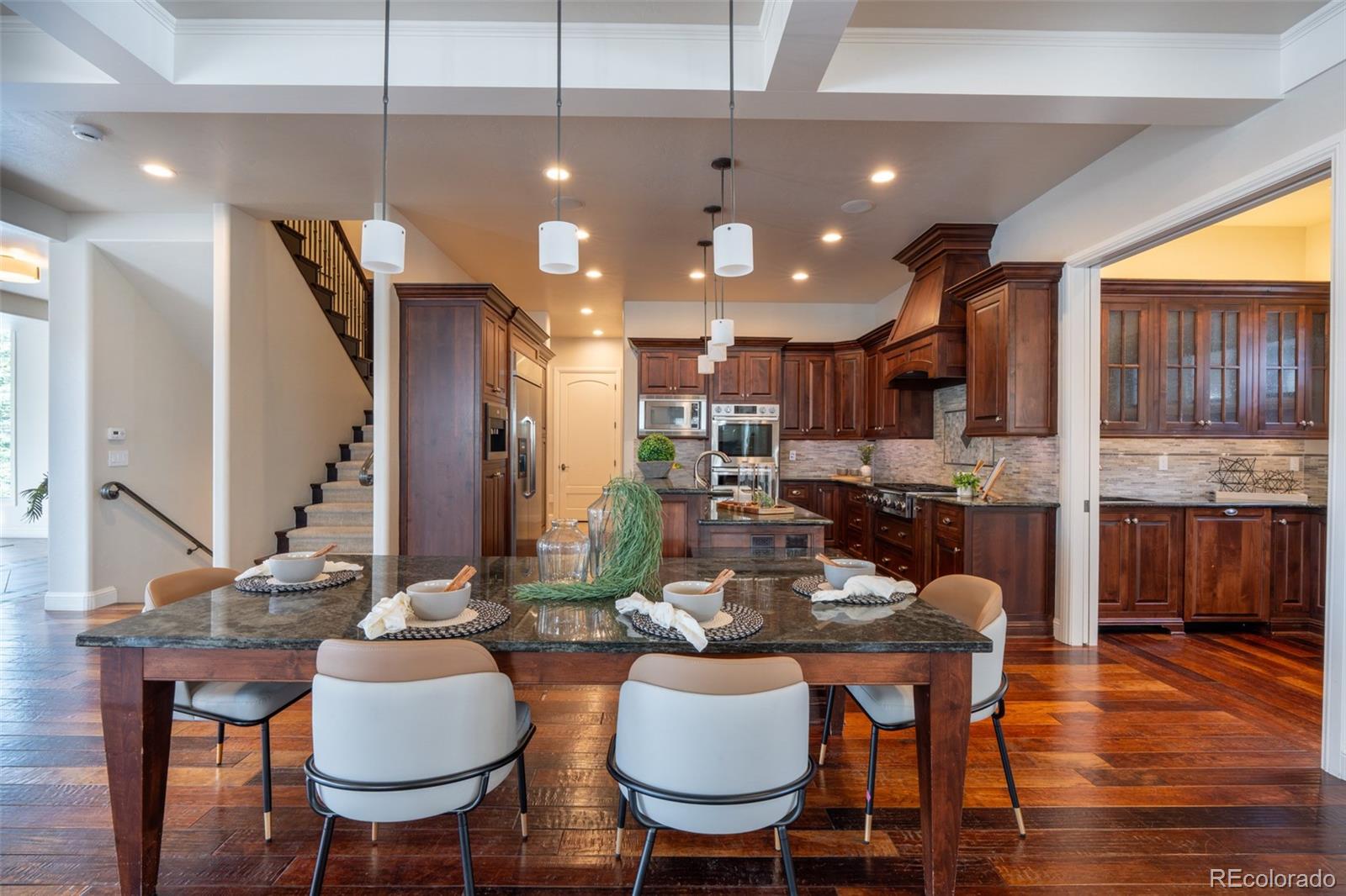 1575 Vine Cliff Heights