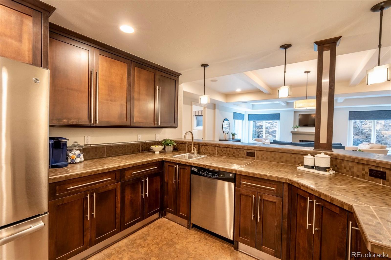 1575 Vine Cliff Heights