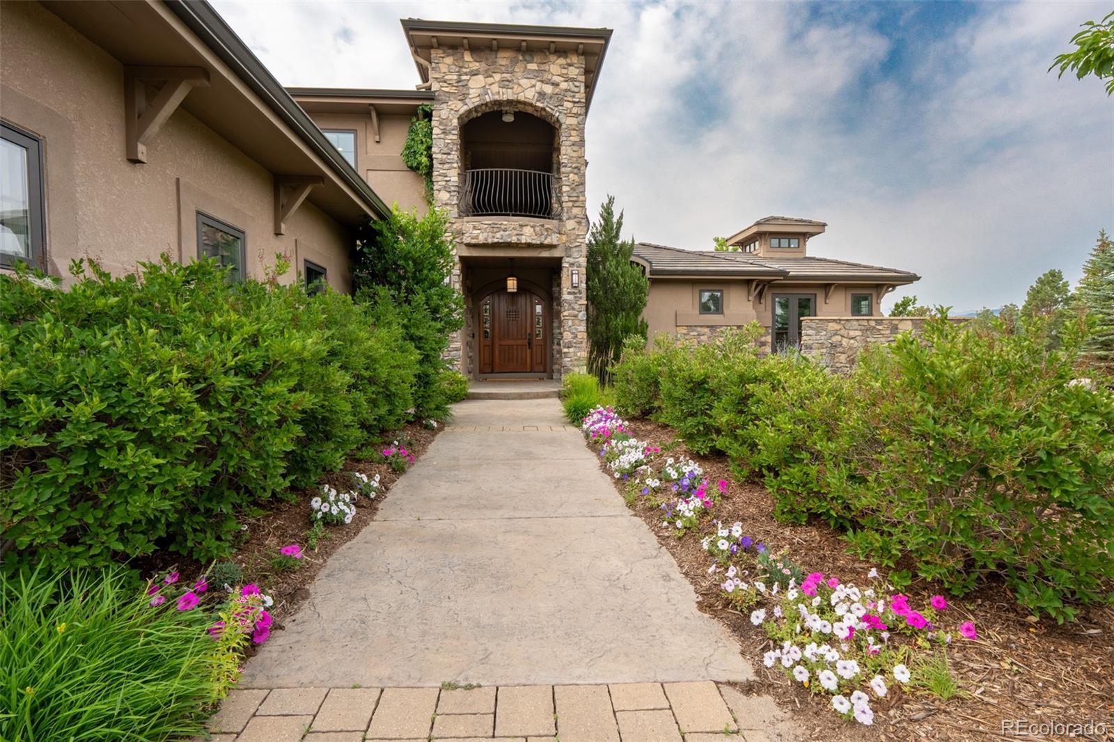 1575 Vine Cliff Heights