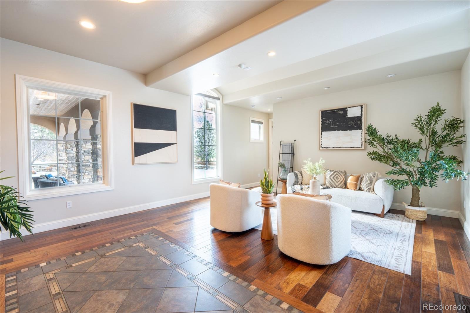 1575 Vine Cliff Heights