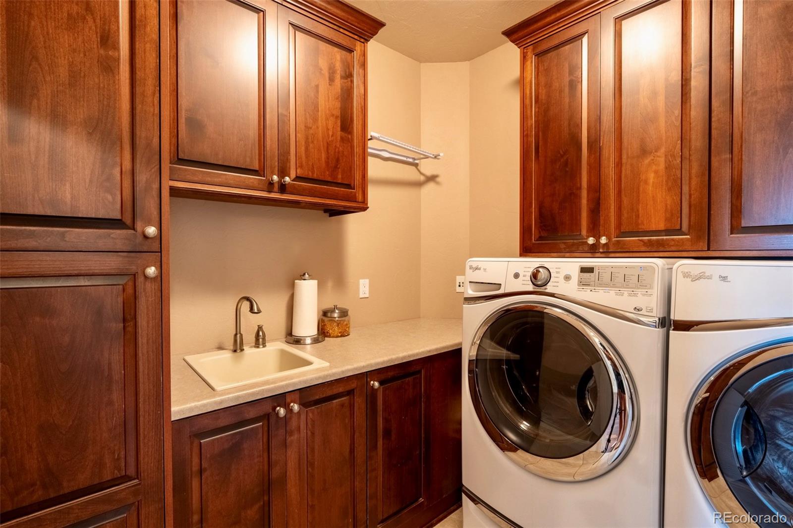 1575 Vine Cliff Heights