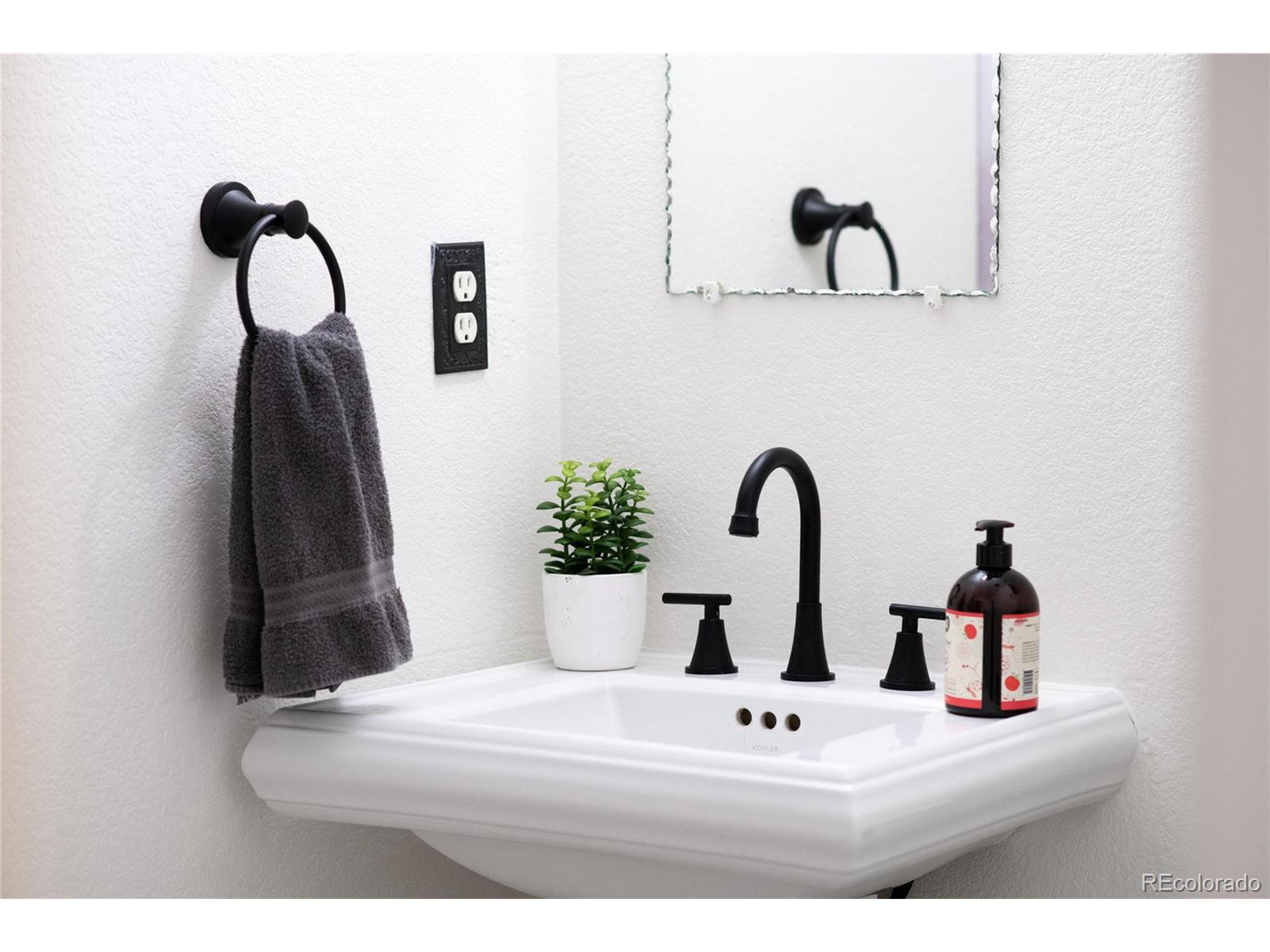 7420 S Houstoun Waring Cir