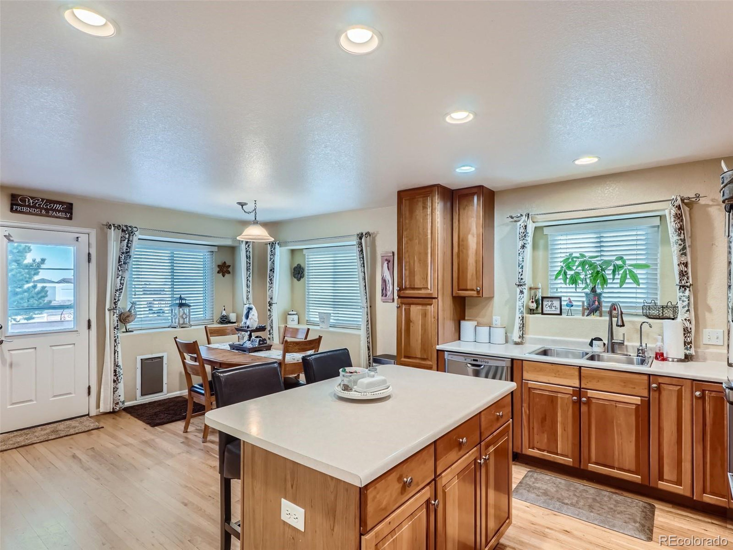 16467 Indian Hill St