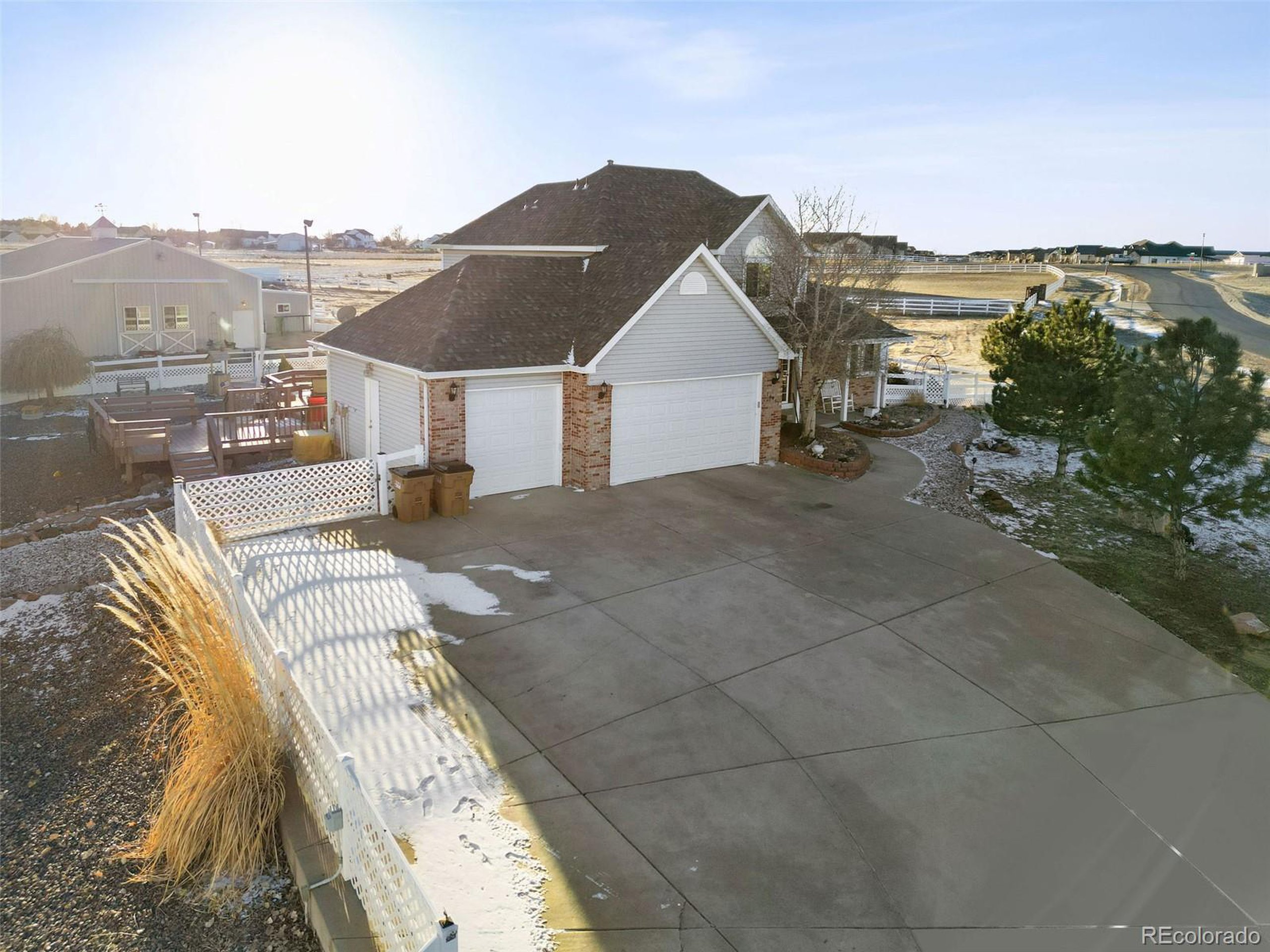 16467 Indian Hill St