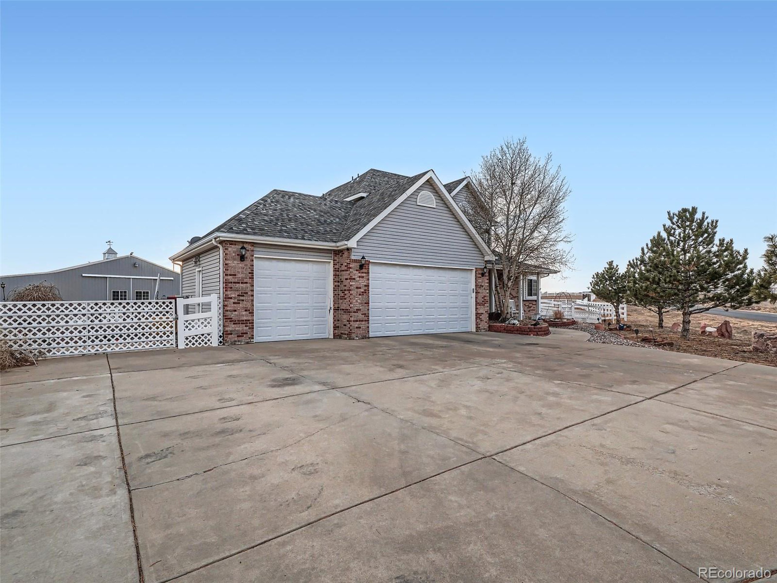 16467 Indian Hill St