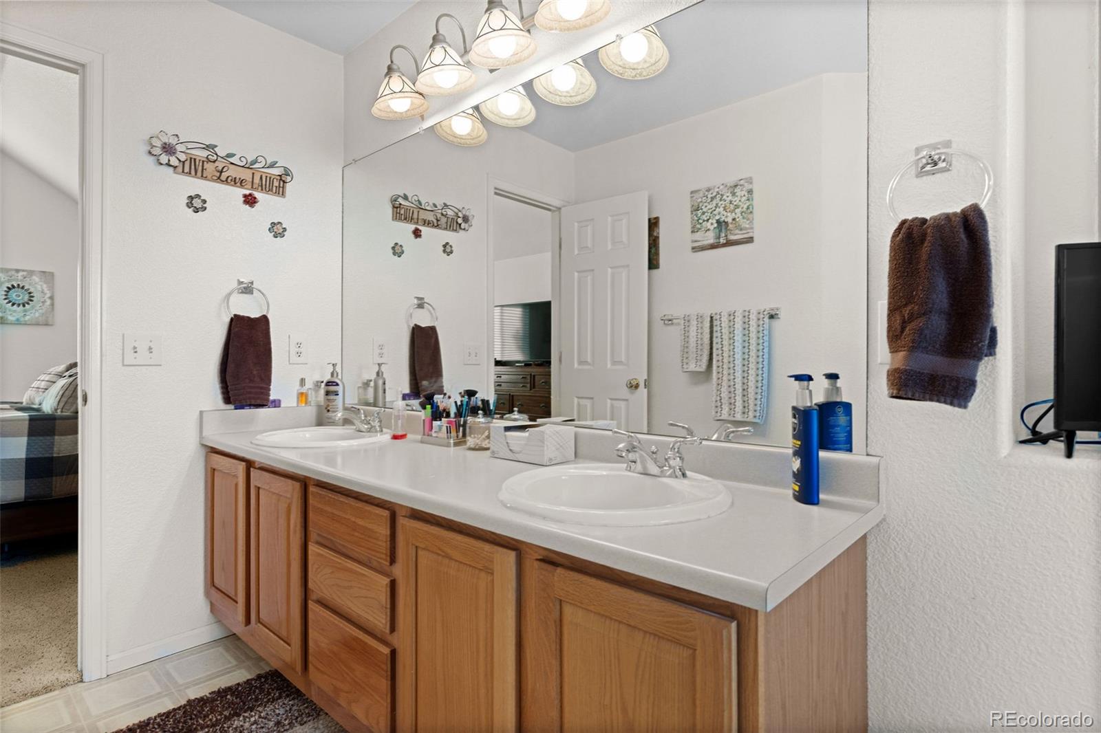 16467 Indian Hill Street