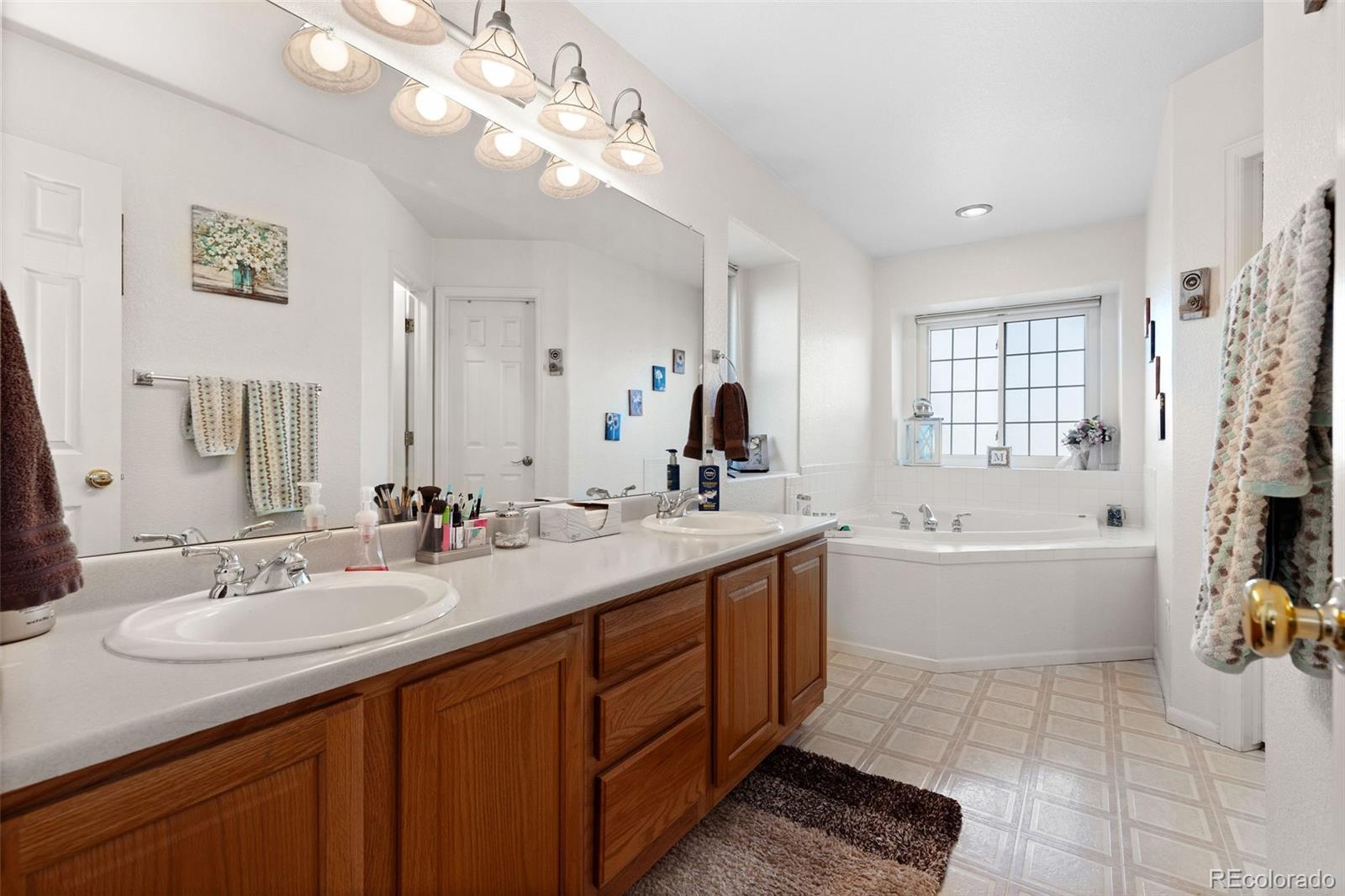 16467 Indian Hill Street