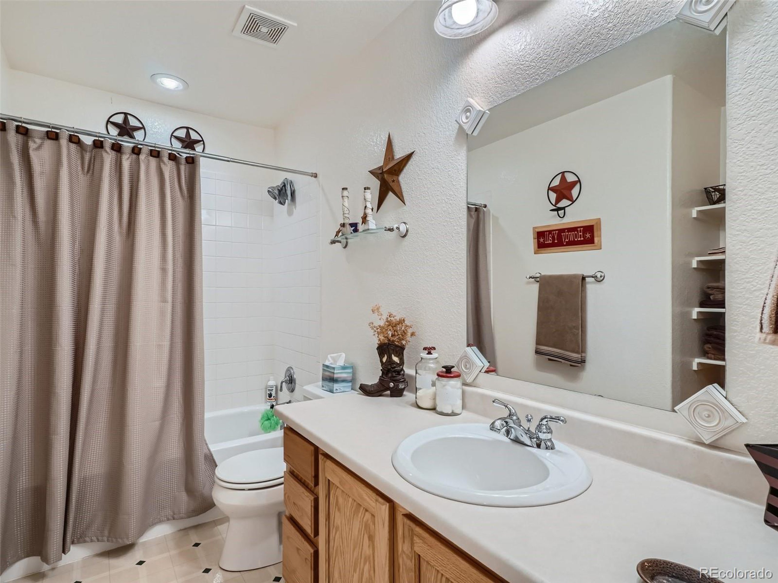 16467 Indian Hill St