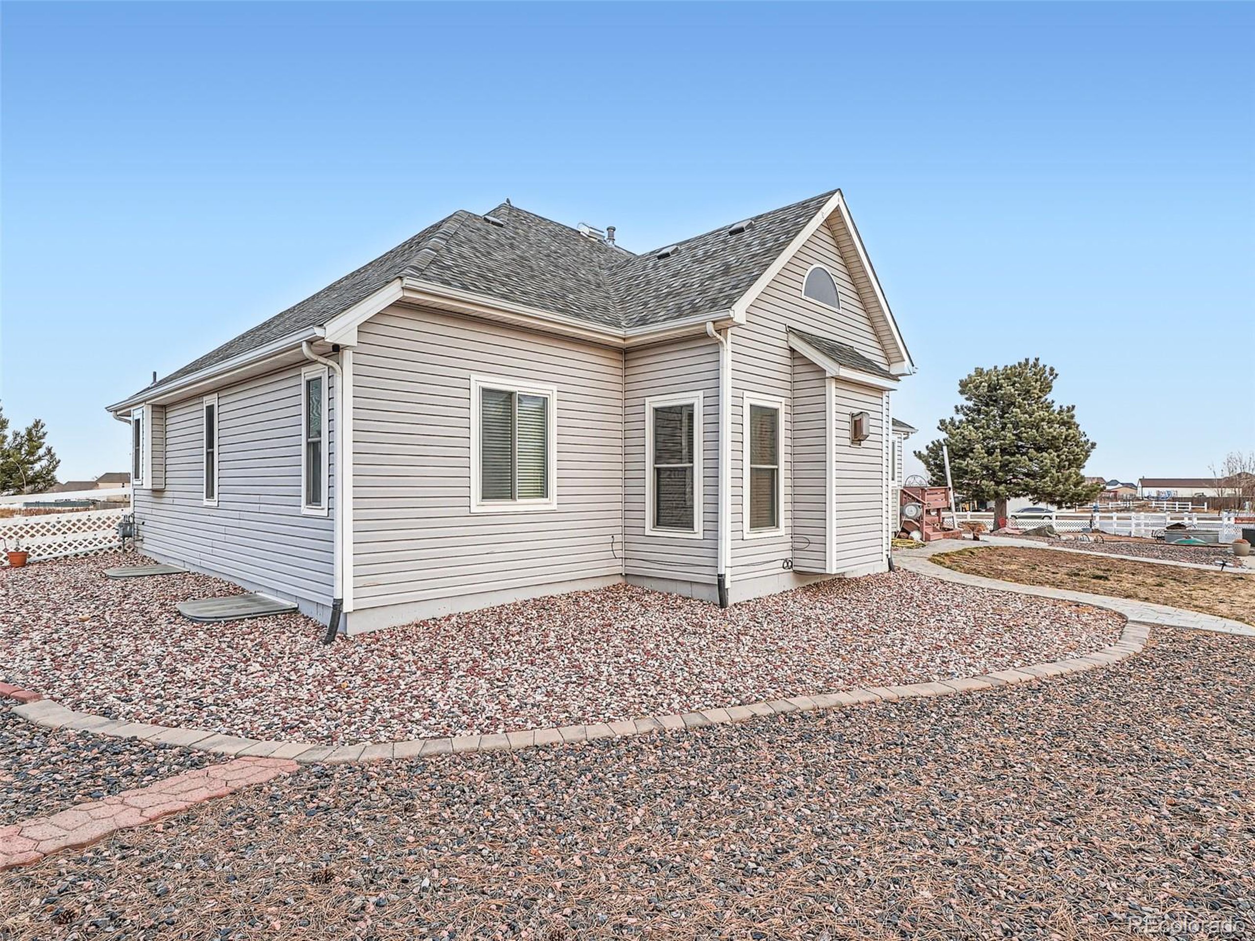 16467 Indian Hill St