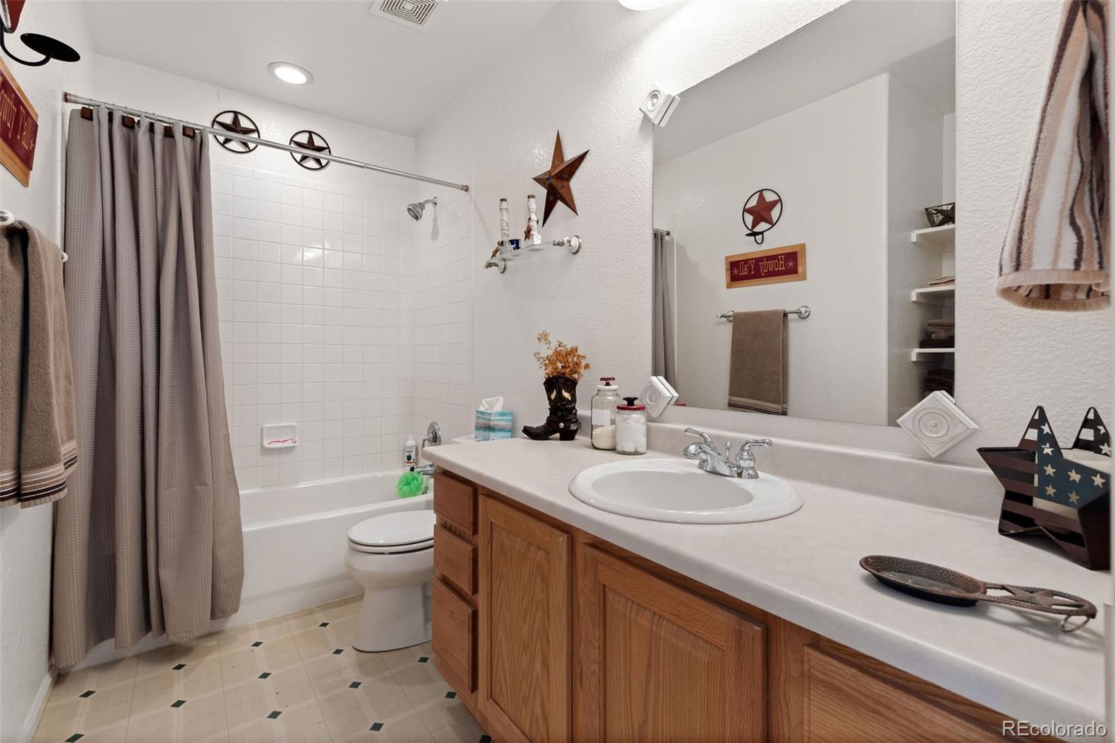 16467 Indian Hill Street