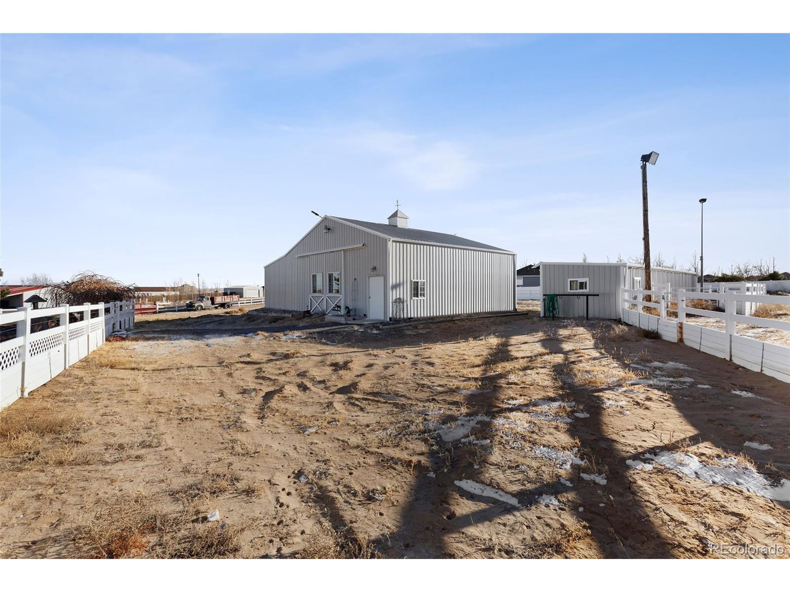 16467 Indian Hill St