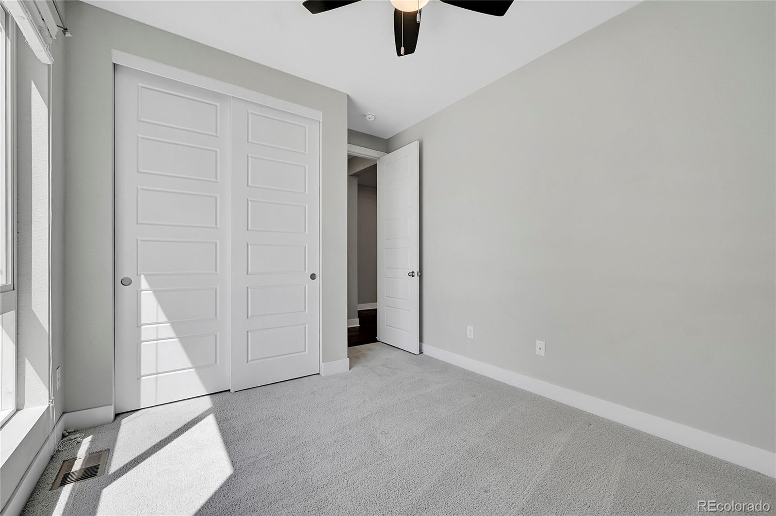 554 E Hinsdale Avenue