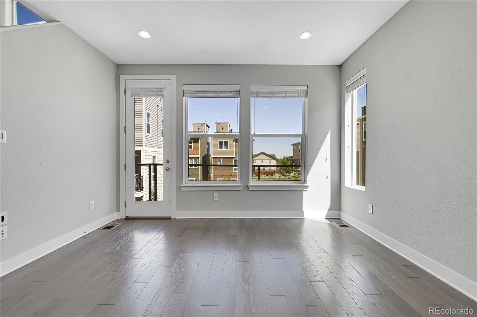 554 E Hinsdale Avenue