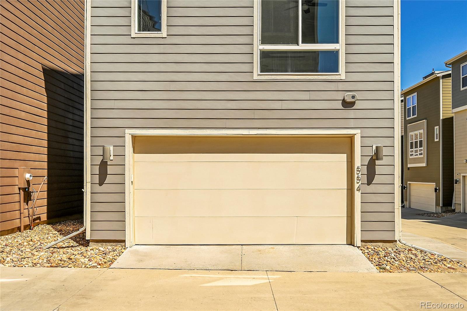 554 E Hinsdale Avenue