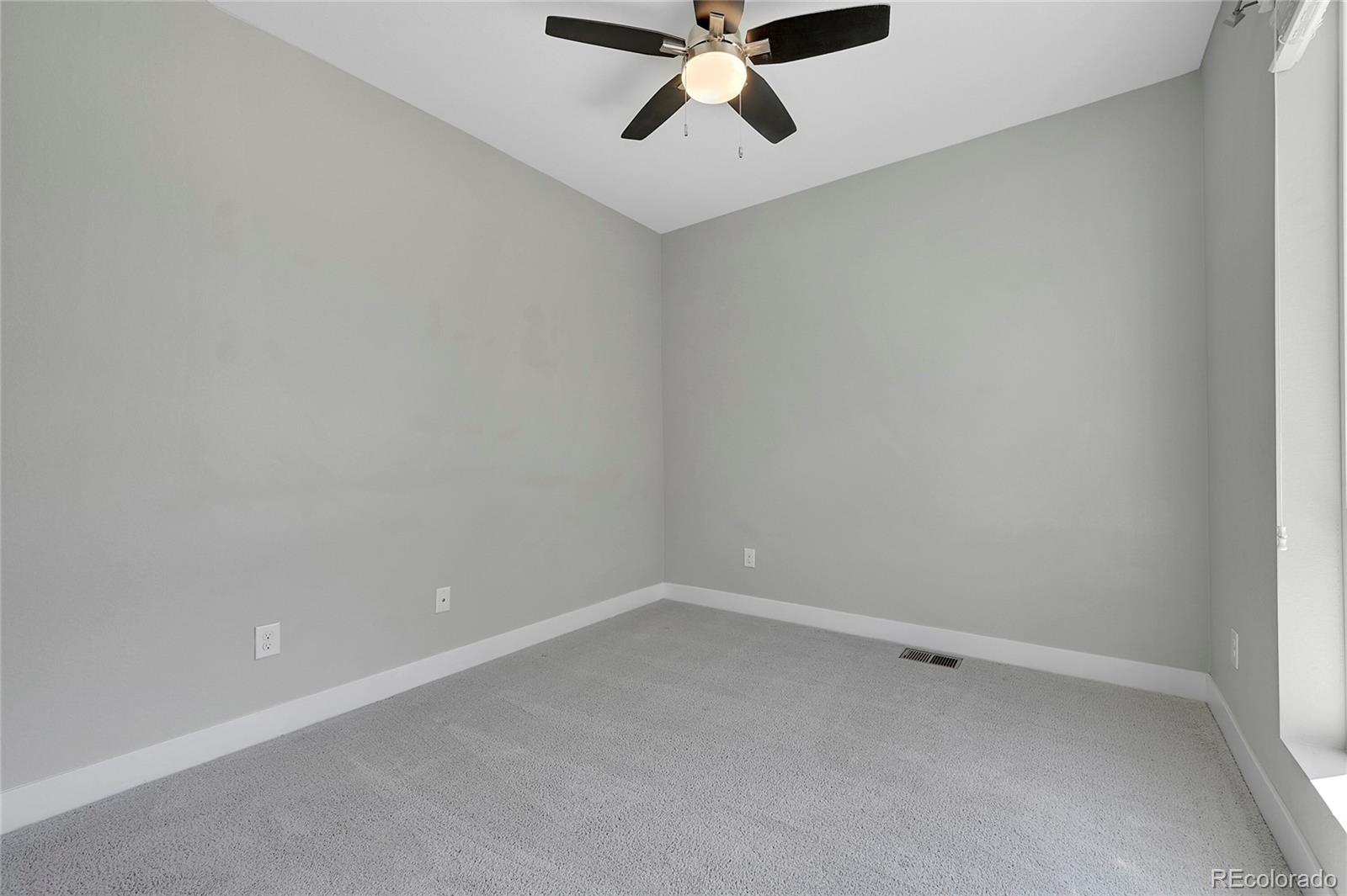 554 E Hinsdale Avenue