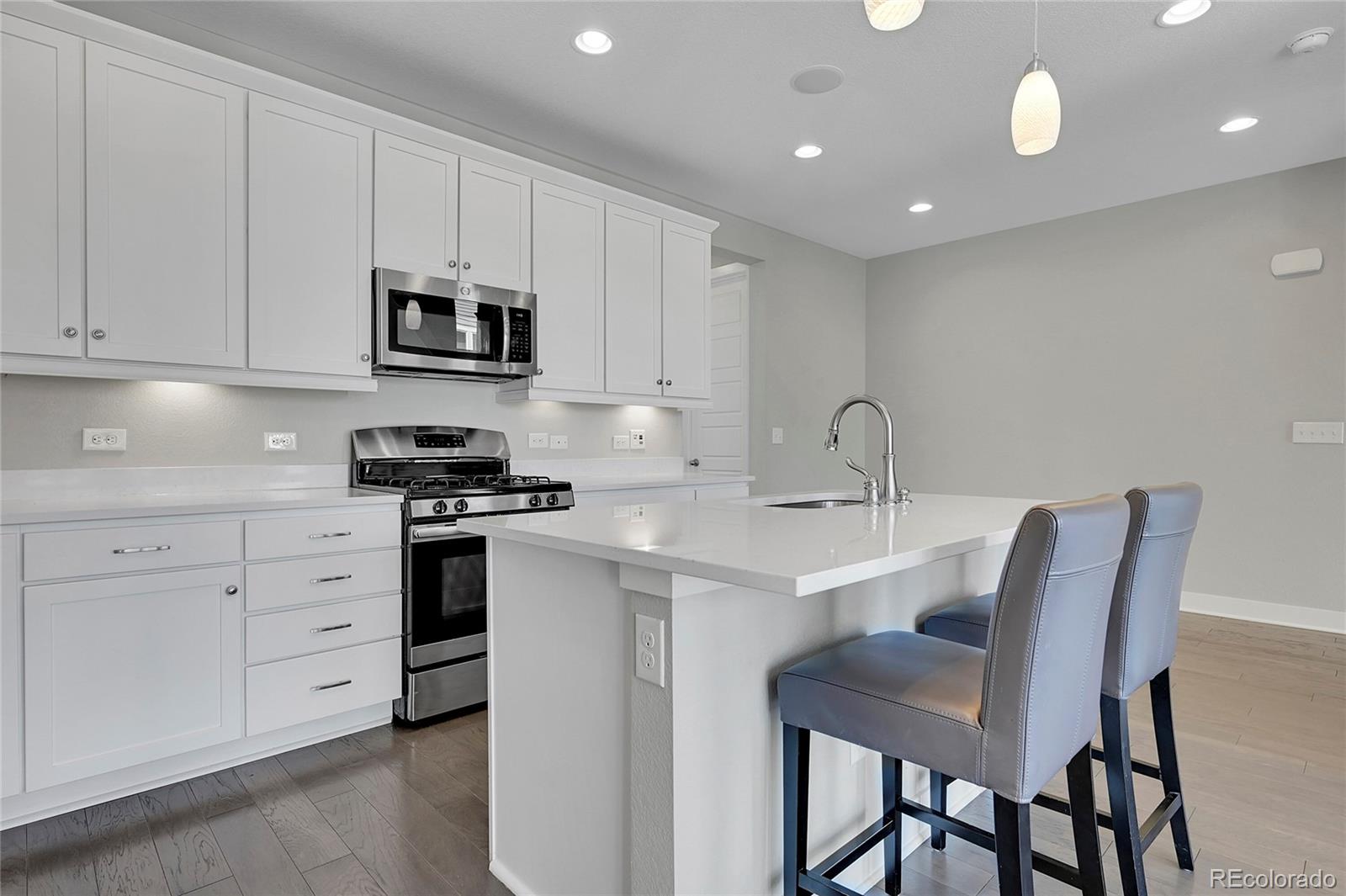 554 E Hinsdale Avenue