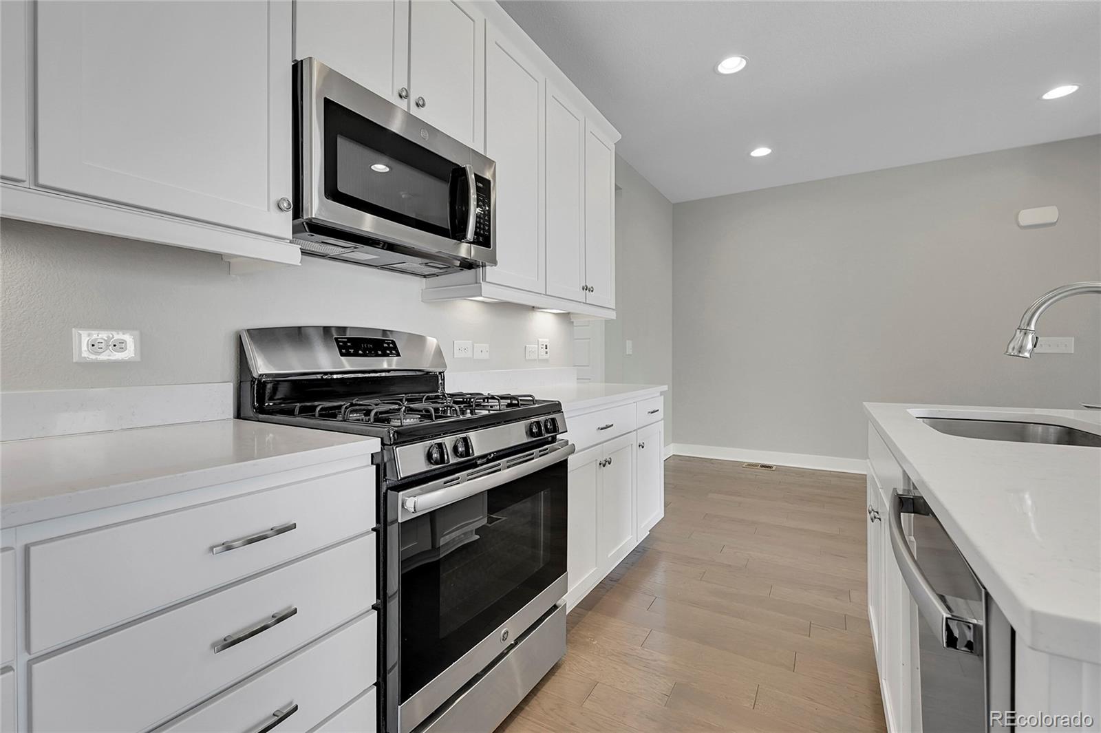 554 E Hinsdale Avenue