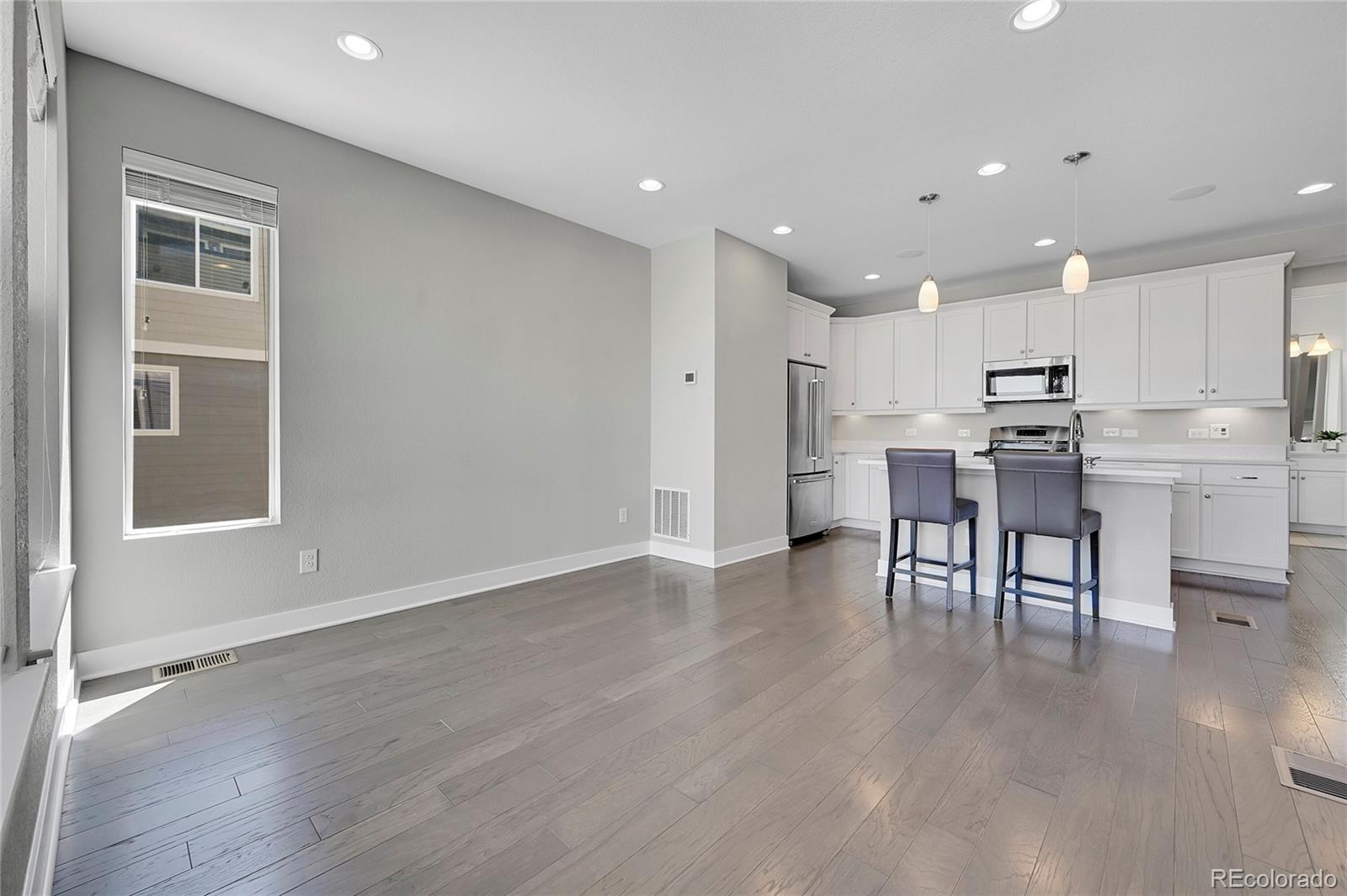 554 E Hinsdale Avenue