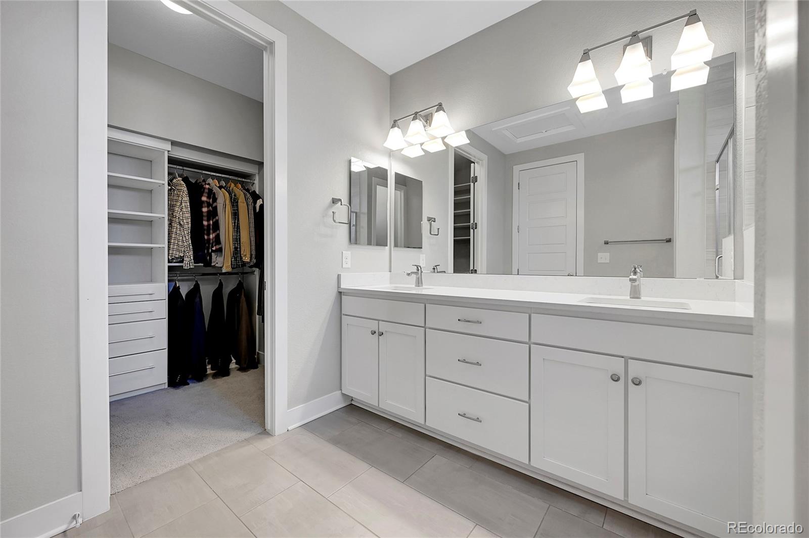 554 E Hinsdale Avenue