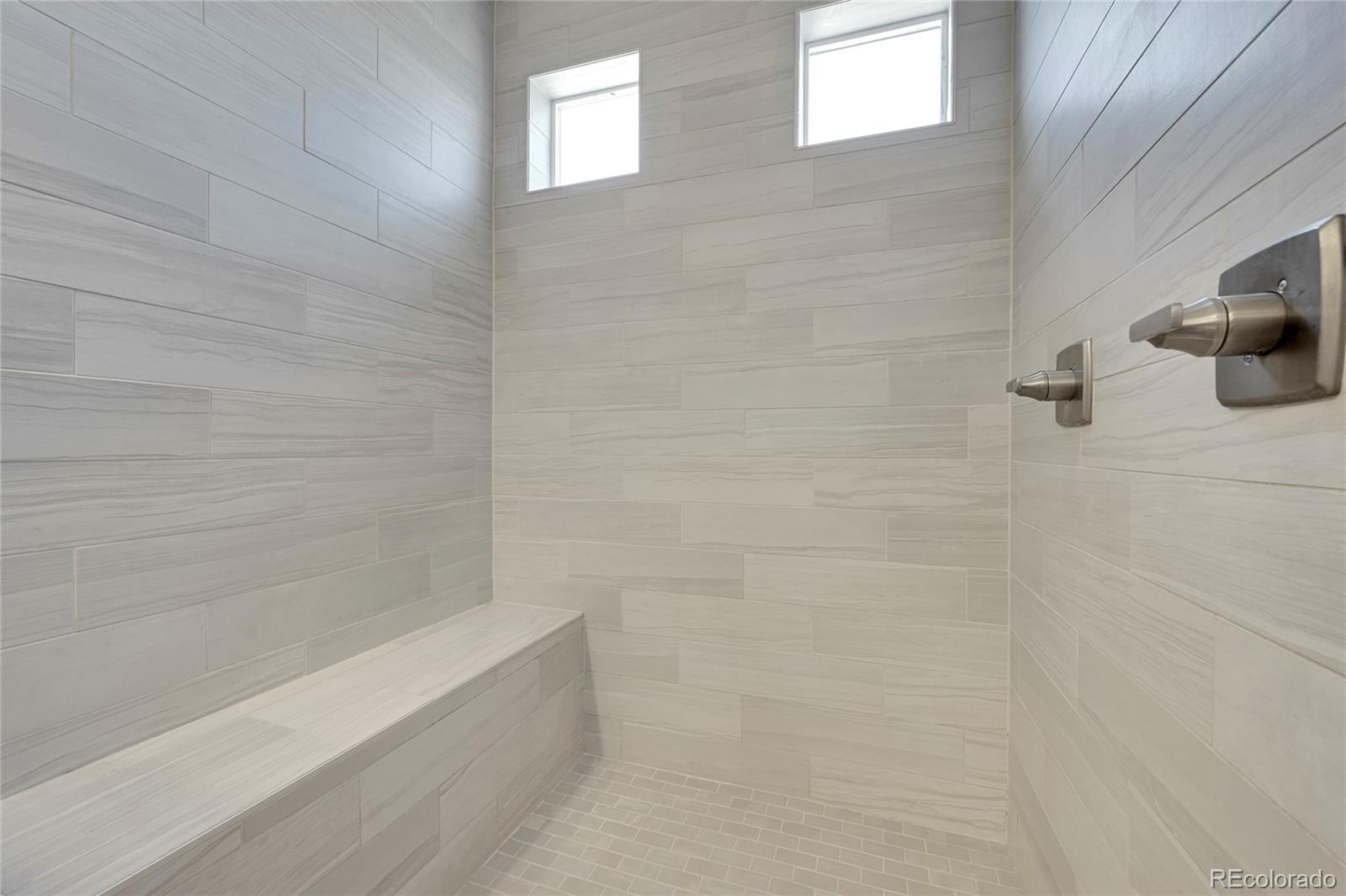 554 E Hinsdale Avenue