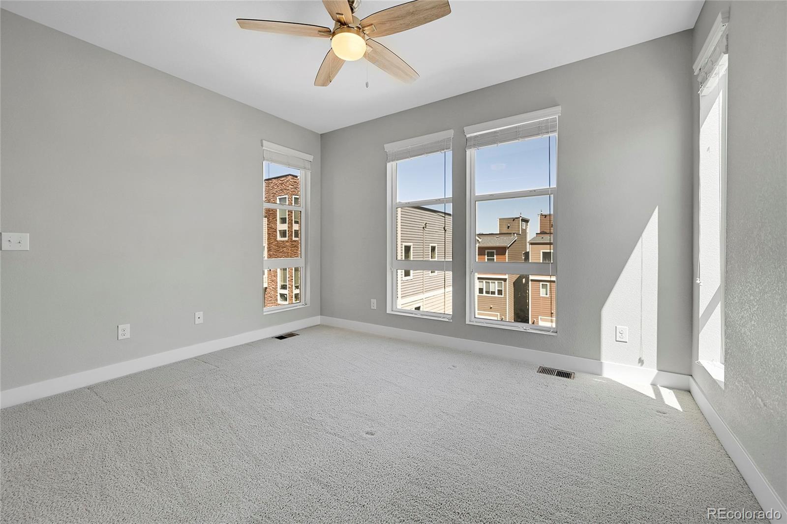 554 E Hinsdale Avenue