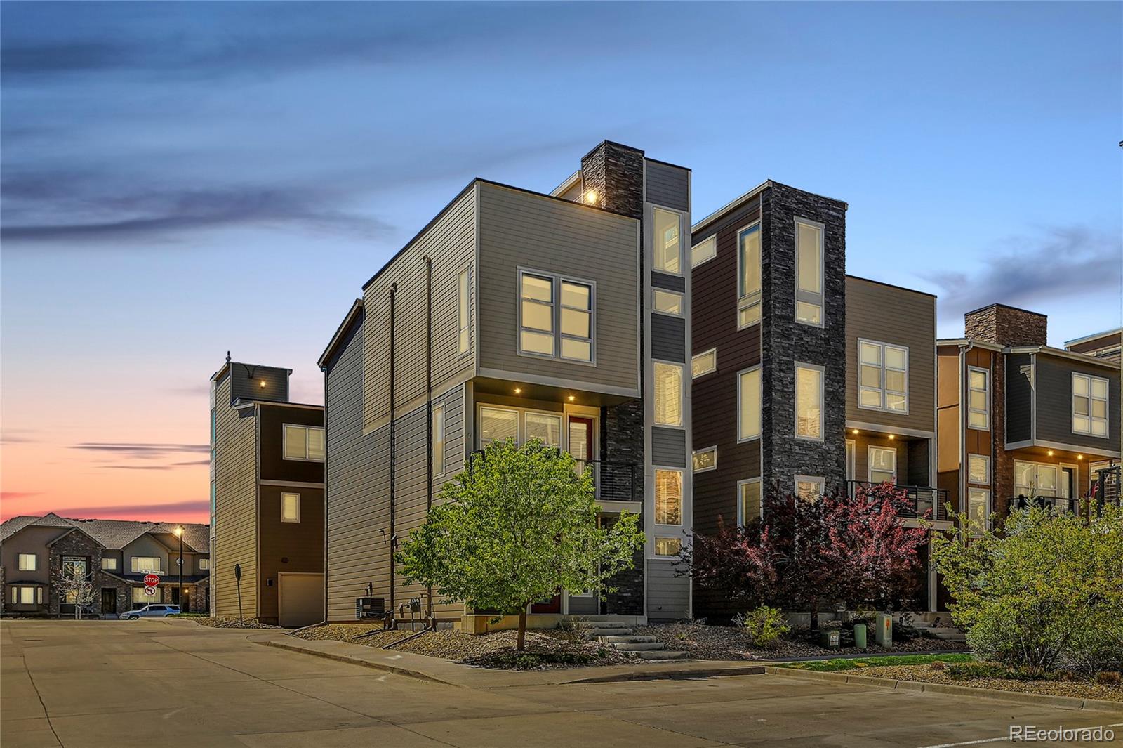 554 E Hinsdale Avenue